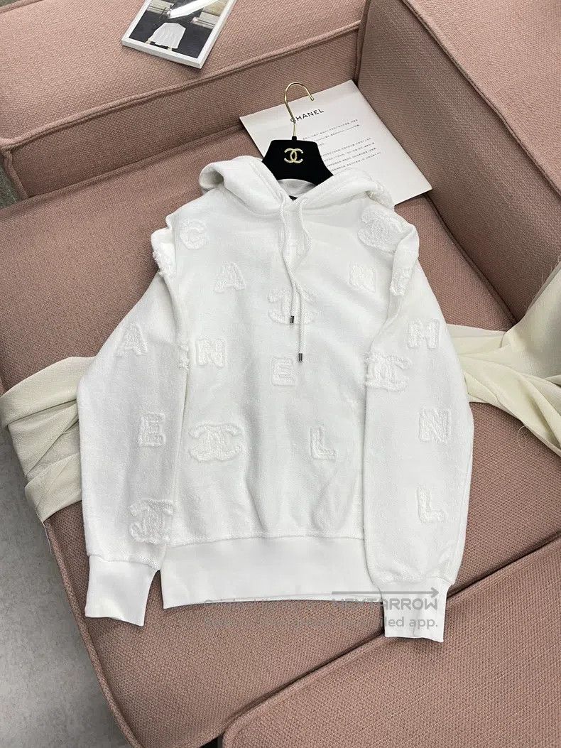Chanel Chanel White relief logo double C hooded sweatshirt Size XS / US 0-2 / IT 36-38 - 1 Thumbnail