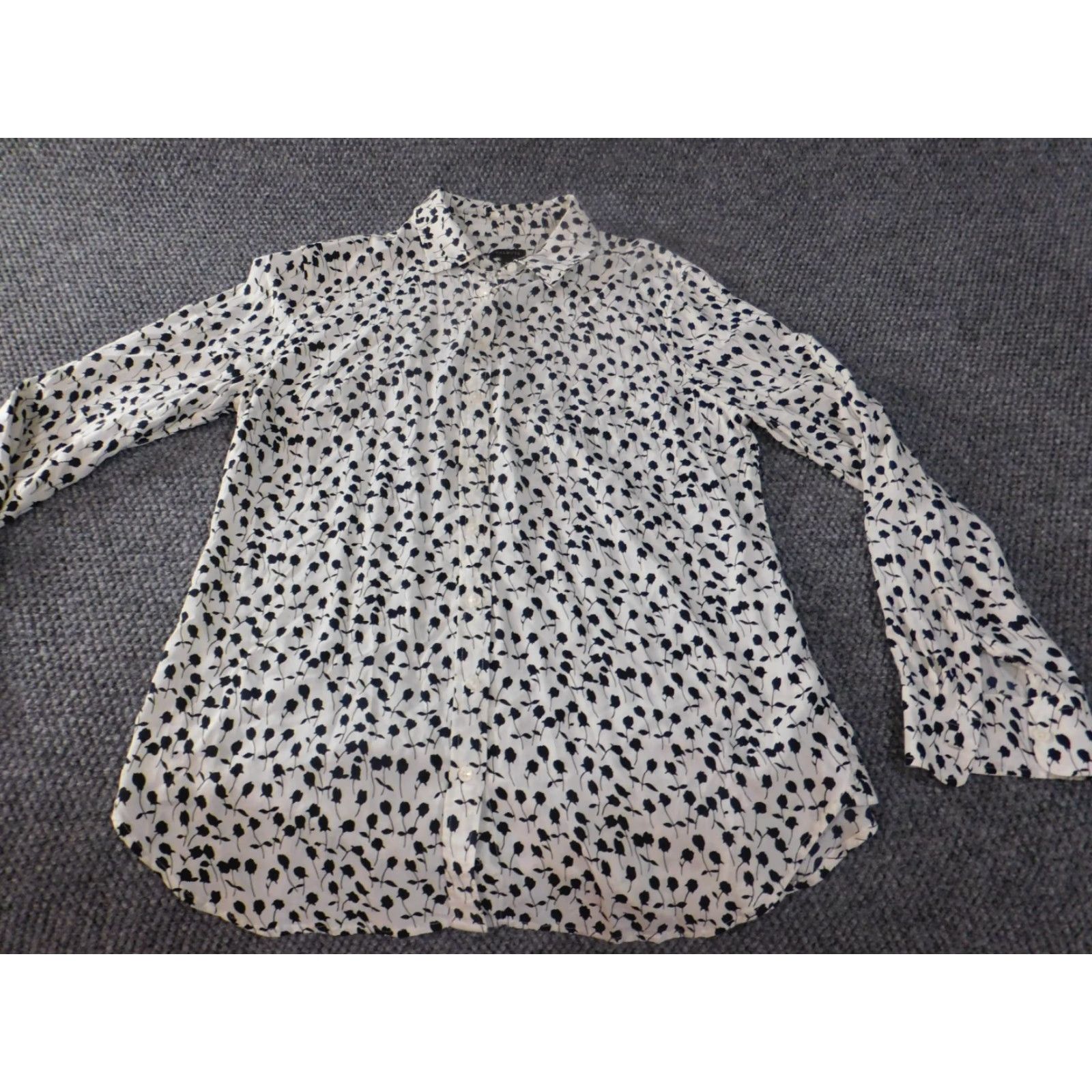 Talbots Talbots Button-Up Shirt Women's Medium White Floral Blue Collared Long Sleeve Casual Rayon Regular Stretch Vintage: No Size M / US 6-8 / IT 42-44 - 3 Thumbnail