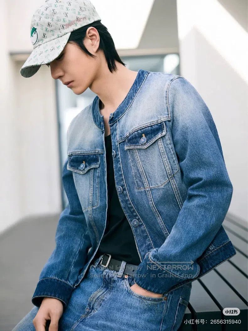 Chanel Chanel 24B blue round neck two-pocket gradient denim jacke Size XS / US 0-2 / IT 36-38 - 9 Thumbnail