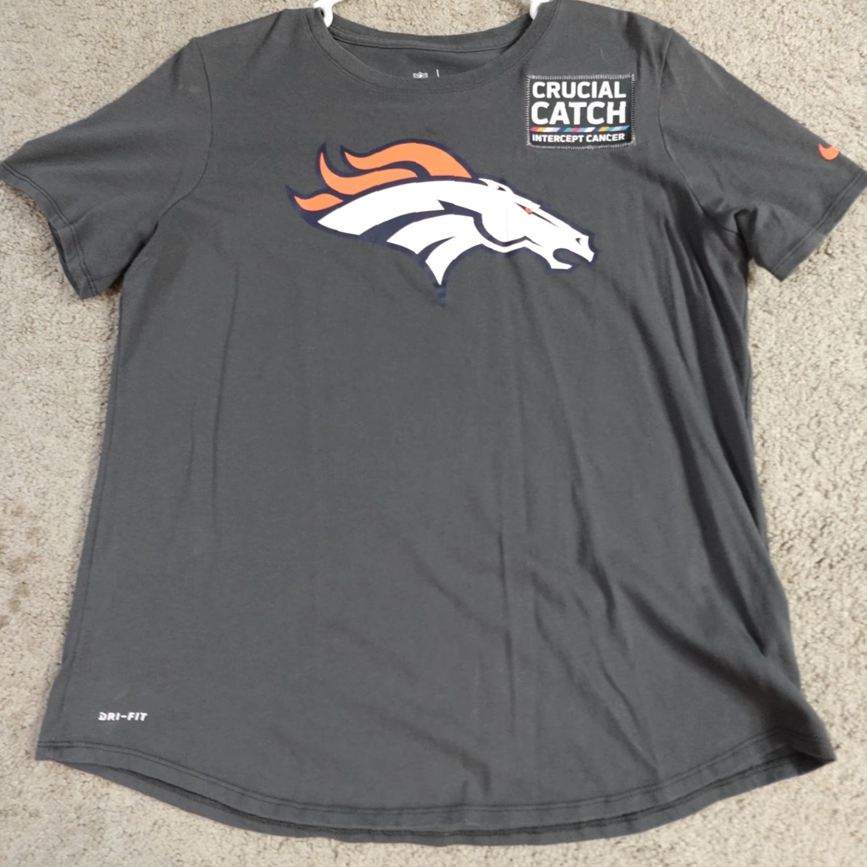 Nike Nike Denver Broncos Shirt Womens Large Gray Crucial Catch Curved Hem T-Shirt Short Sleeve Cotton Blend Regular Double-Sided 90s? Size L / US 10 / IT 46 - 2 Thumbnail