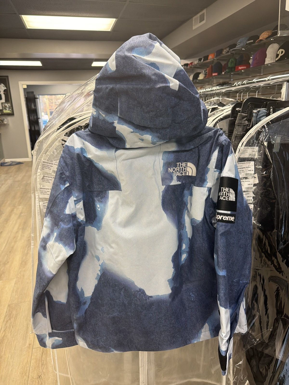 Supreme × The North Face Supreme north face bleached denim mountain jacket small Size US S / EU 44-46 / 1 - 3 Thumbnail