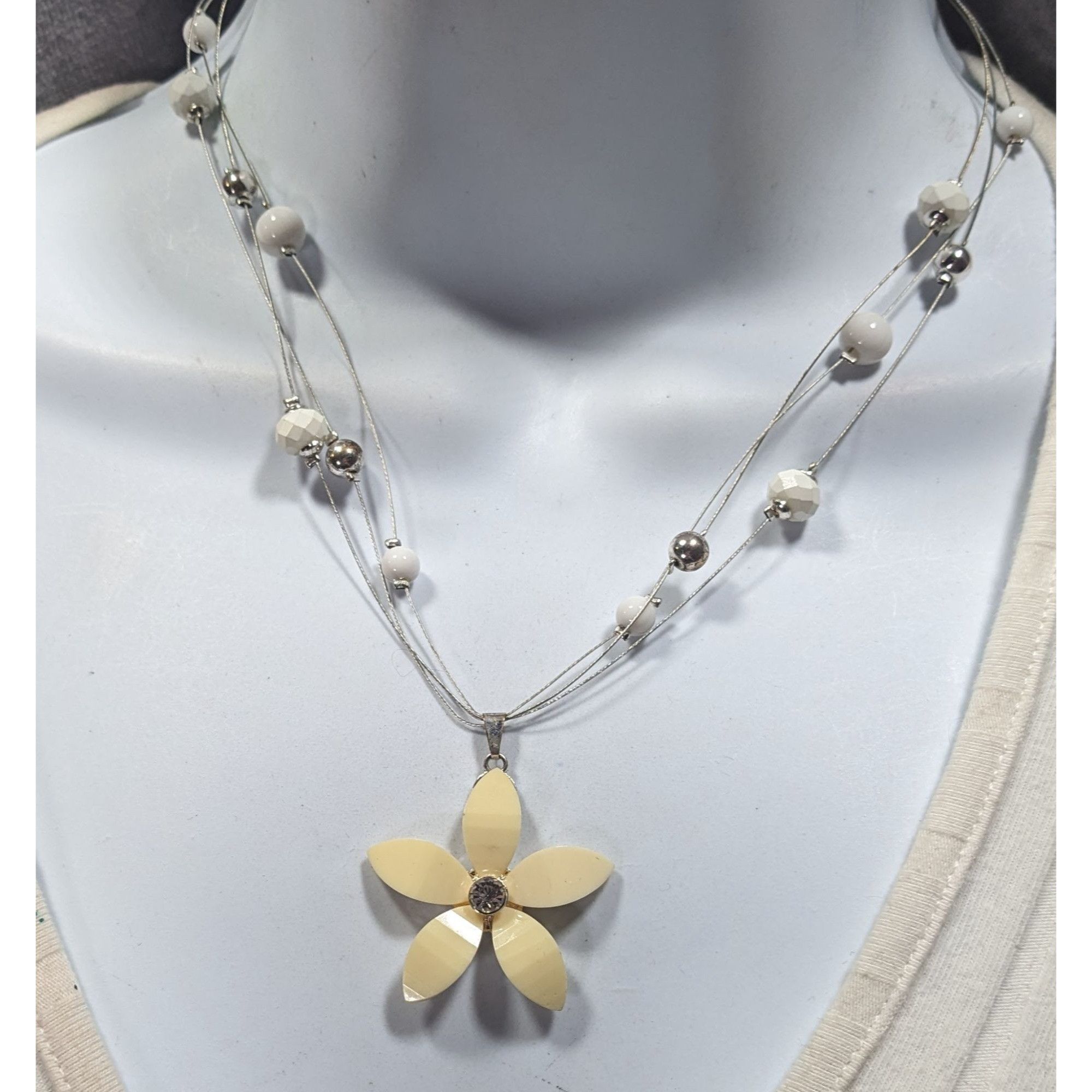 Other Fairycore Spring Themed Floral Floating Necklace Size ONE SIZE - 4 Thumbnail