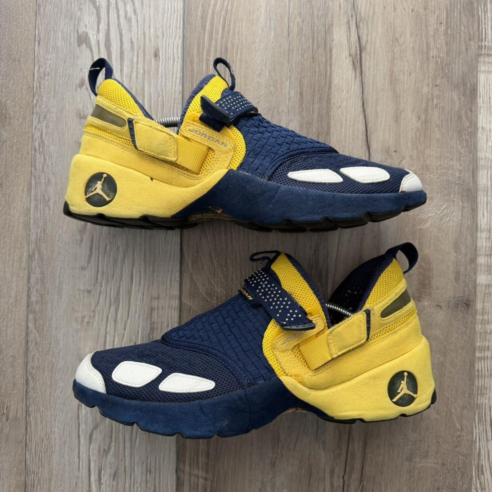 Jordan Brand NIKE • JORDAN Trunner "Midnight Navy Yellow Streak" (13M) Size US 13 / EU 46 - 2 Thumbnail
