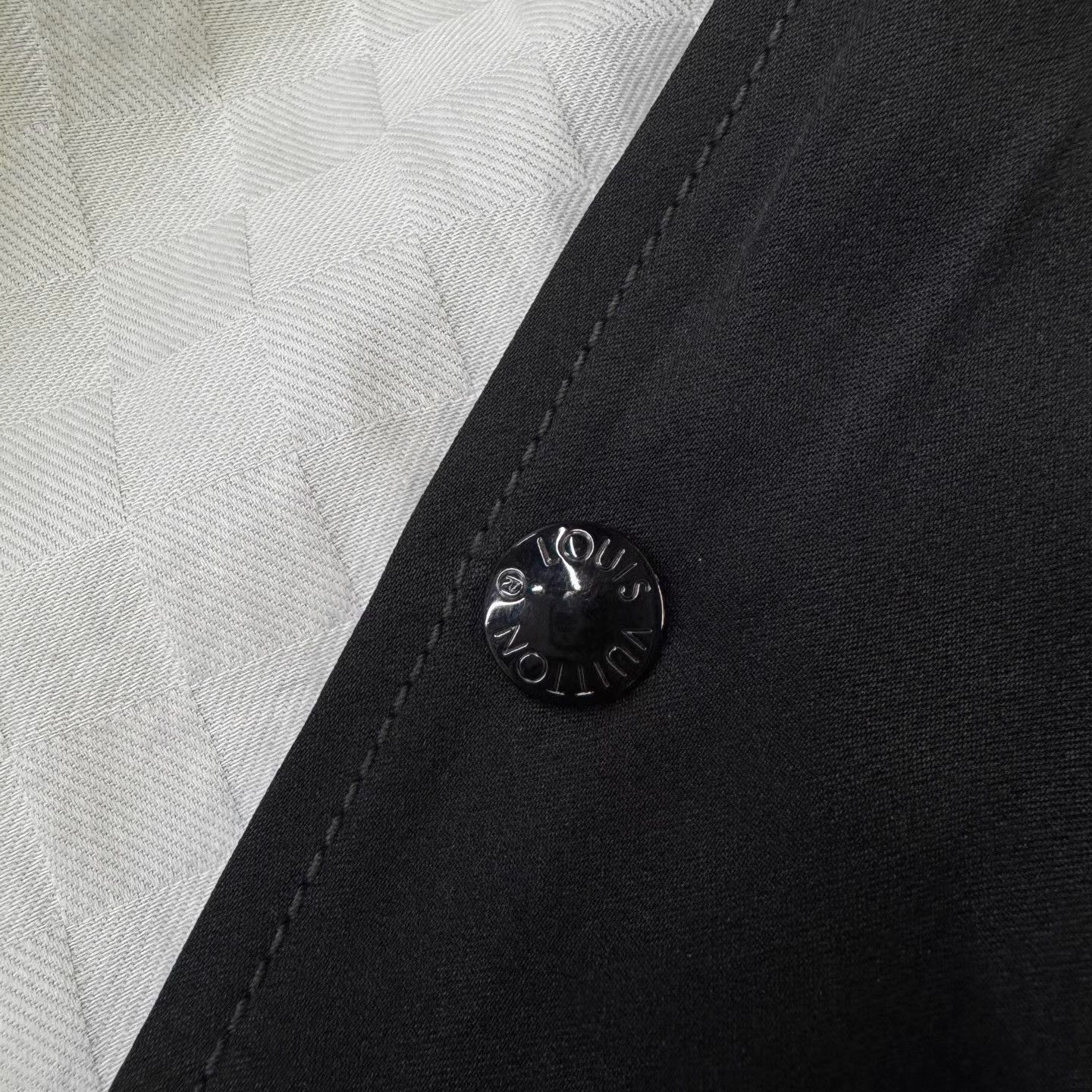 Louis Vuitton LV Black & White Satin Embroidered Jacket Q10 Size US L / EU 52-54 / 3 - 5 Thumbnail