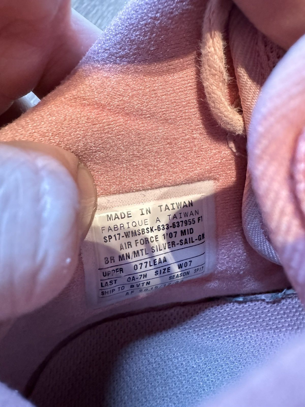 Nike Nike Sample Womens Size 7 Air Force 1 Mid Pink Gum Sole Size US 7 / IT 37 - 9 Thumbnail
