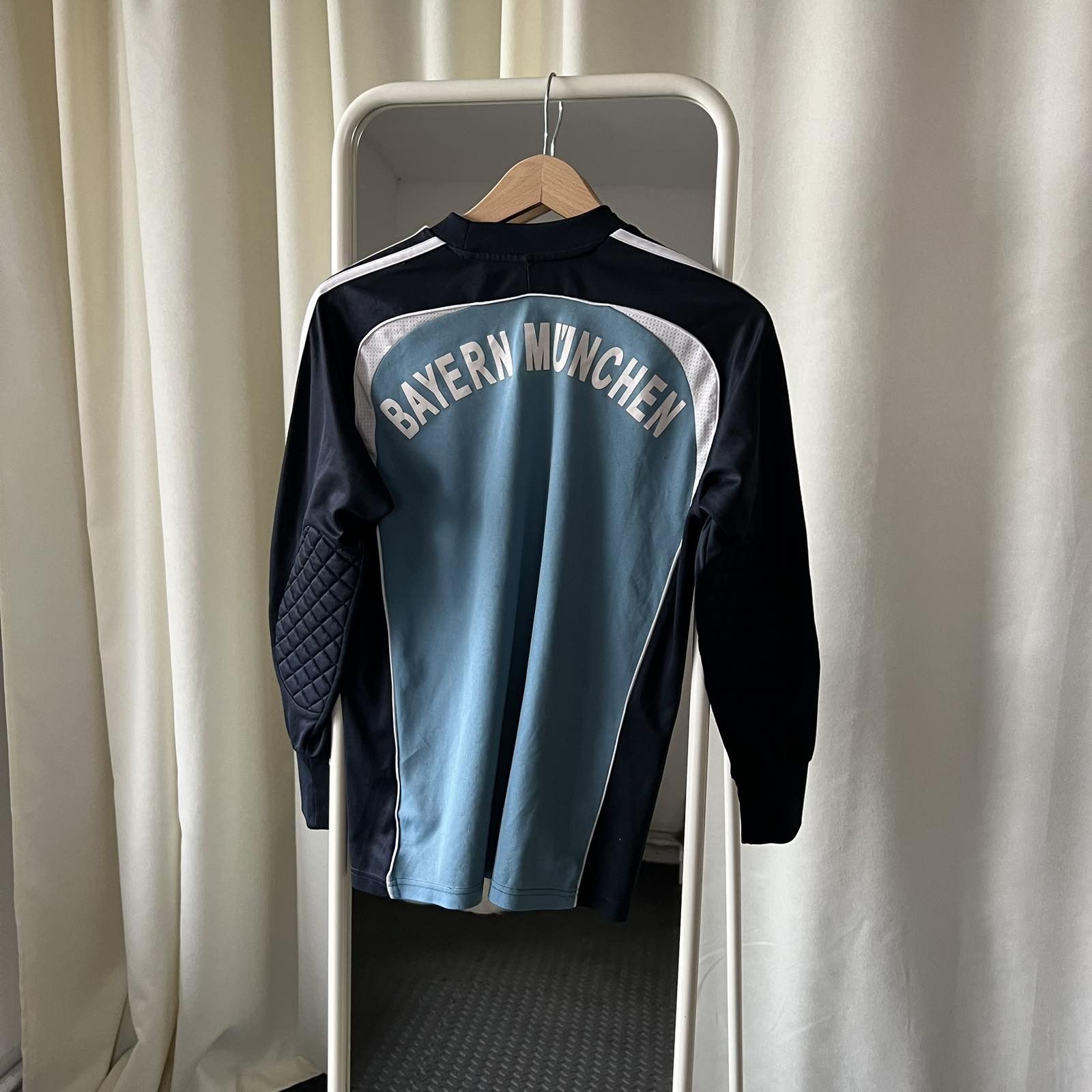 Vintage Adidas 2006 fc Bayern München Goalkeeper jersey long s Size US S / EU 44-46 / 1 - 3 Thumbnail