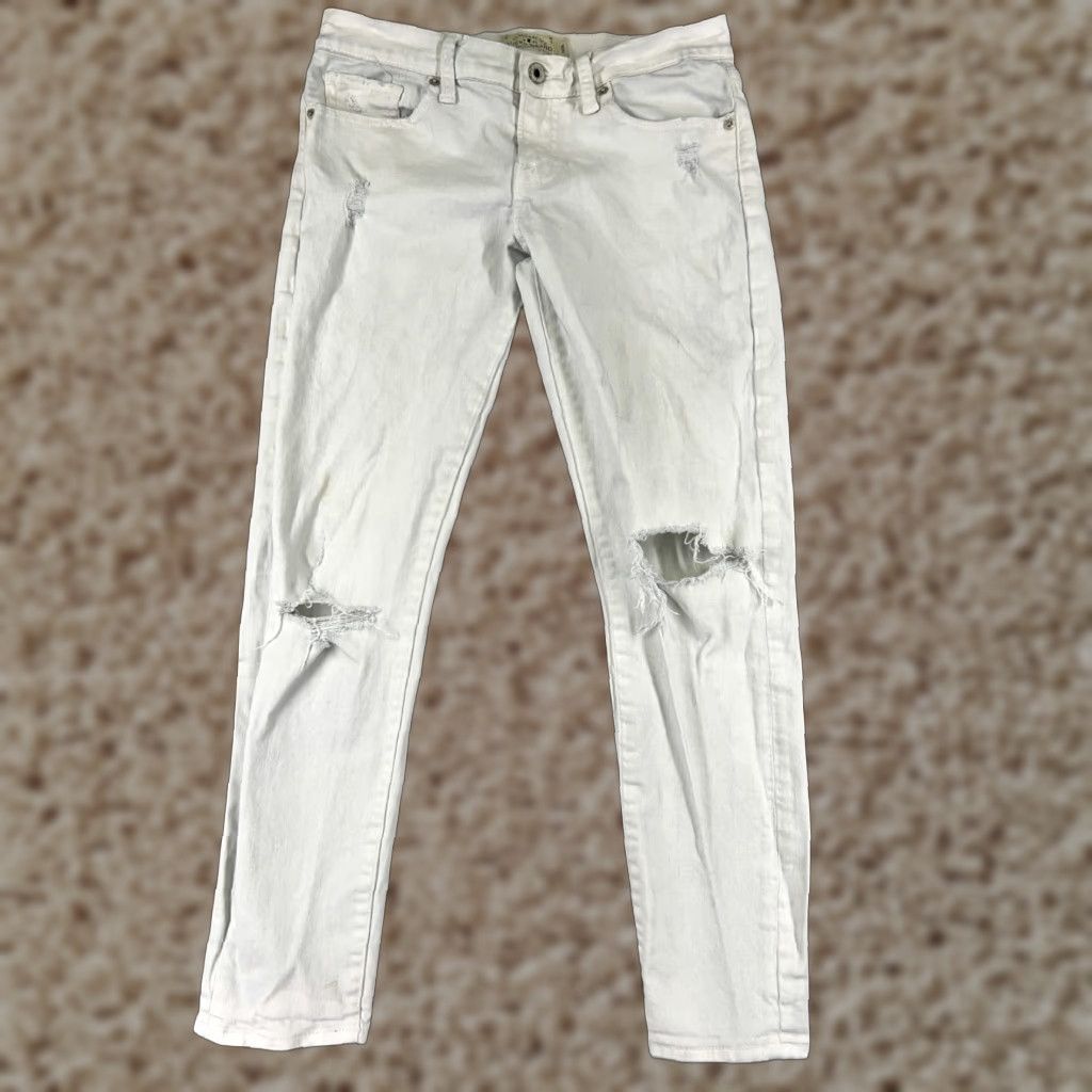 Denime VINTAGE? No, not vintage. Lucky Brand Jeans White Denim Slim Boyfriend Distressed 0 Women’s 27 Inseam 5-Pocket Zip Fly Medium Wash Cotton Blend Size 25" / US 0 / IT 36 - 1 Thumbnail