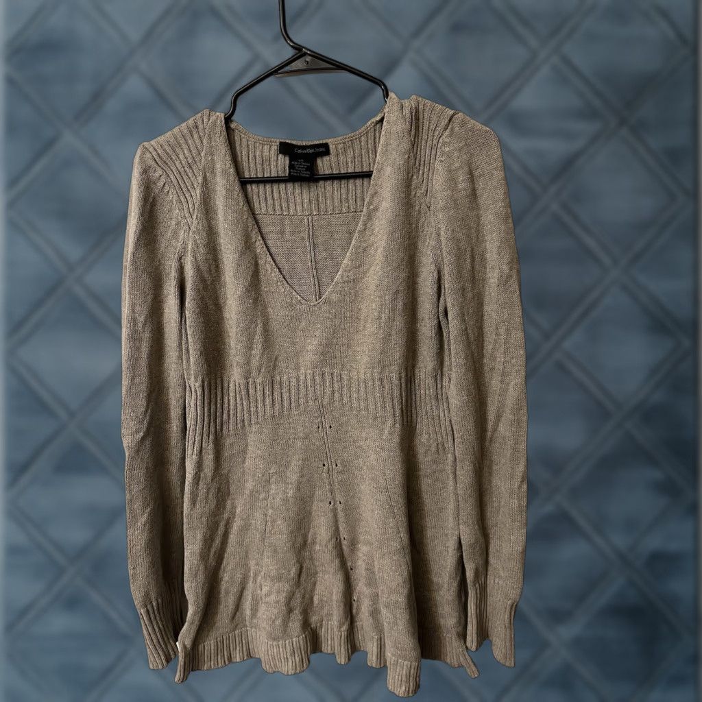 Calvin Klein Calvin Klein Sweater Large taupe v neck long sleeve Womens Size L / US 10 / IT 46 - 1 Thumbnail