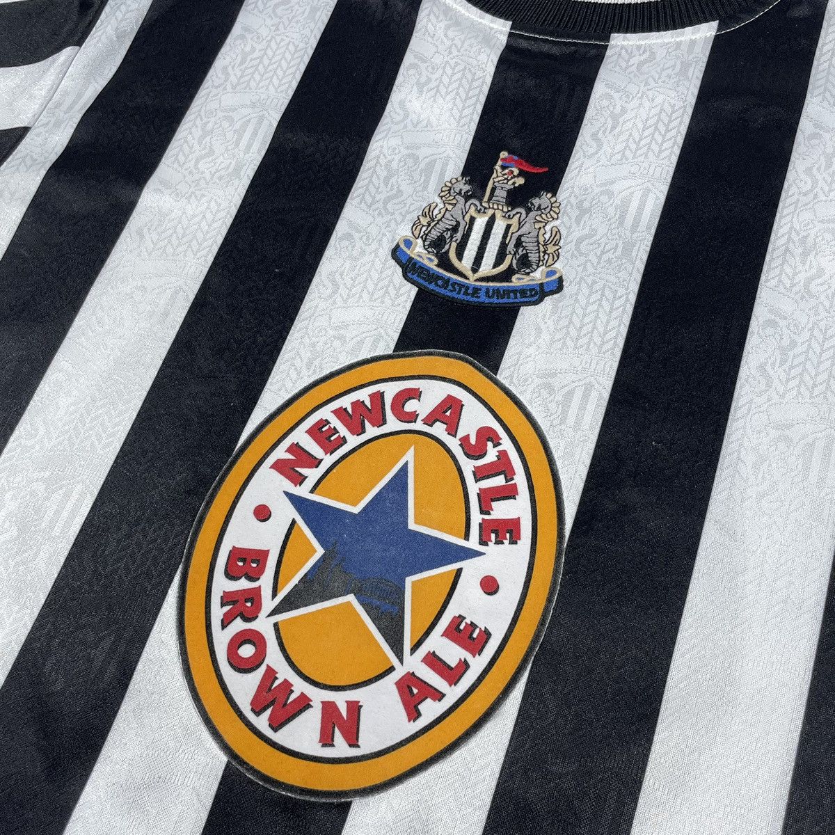 Vintage Newcastle United Vintage Soccer Jersey Home Football tee Size US M / EU 48-50 / 2 - 7 Thumbnail