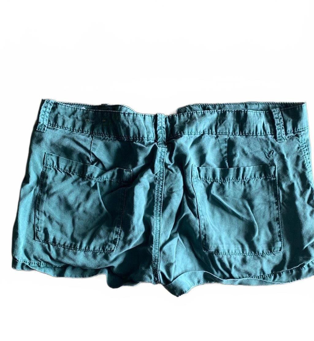 American Eagle Outfitters American Eagle Outfitters Women's Green Shorts - Size 8 Size 32" / US 10 / IT 46 - 2 Thumbnail