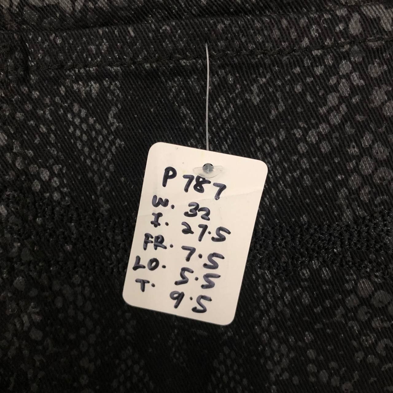 Almost Famous P787 ALMOST FAMOUS SNAKE SKIN MOTIF SKINNY JEANS Size US 32 / EU 48 - 8 Thumbnail