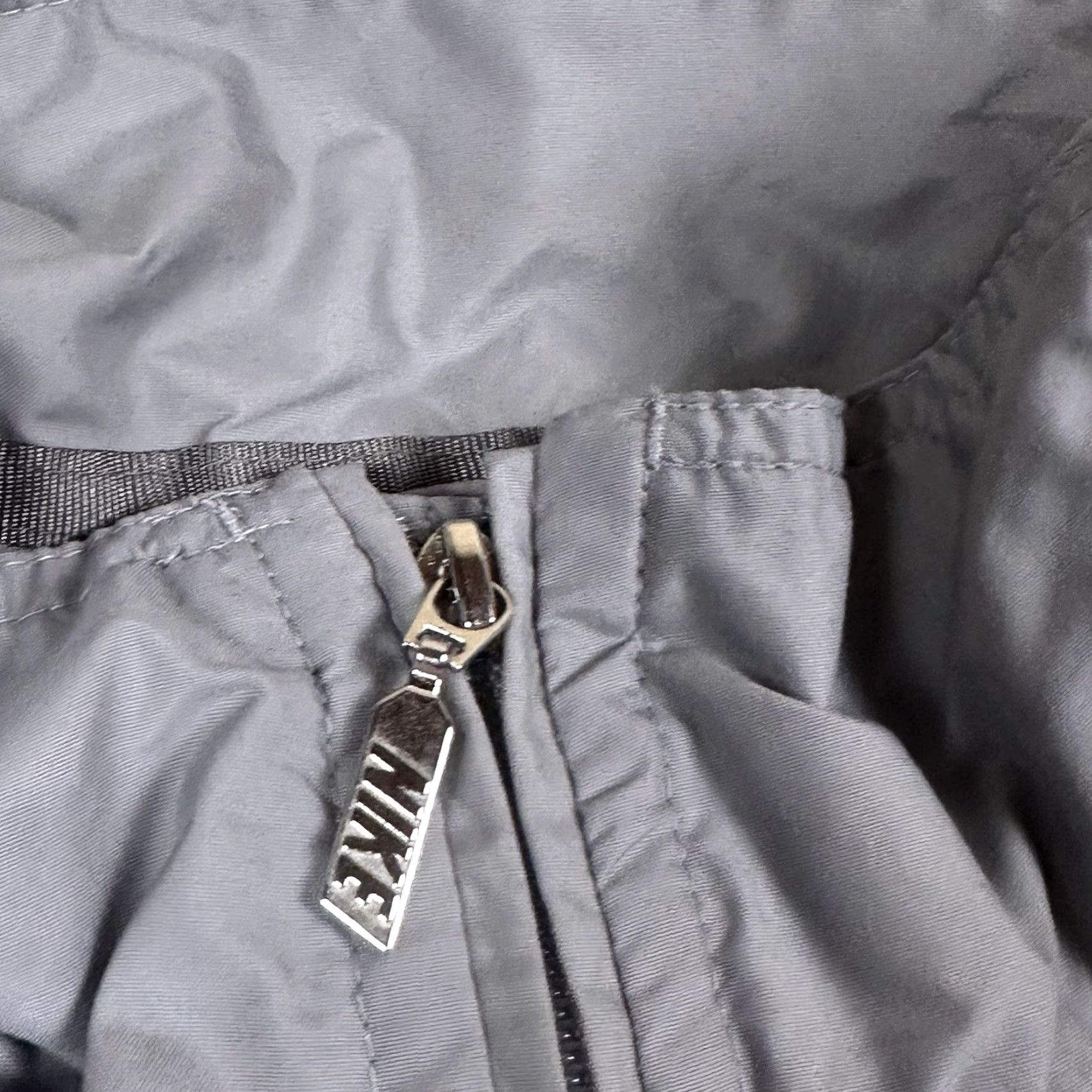 Nike VINTAGE Nike Windbreaker Jacket Mens Large Gray Mini Swoosh Y2K Size US L / EU 52-54 / 3 - 6 Thumbnail