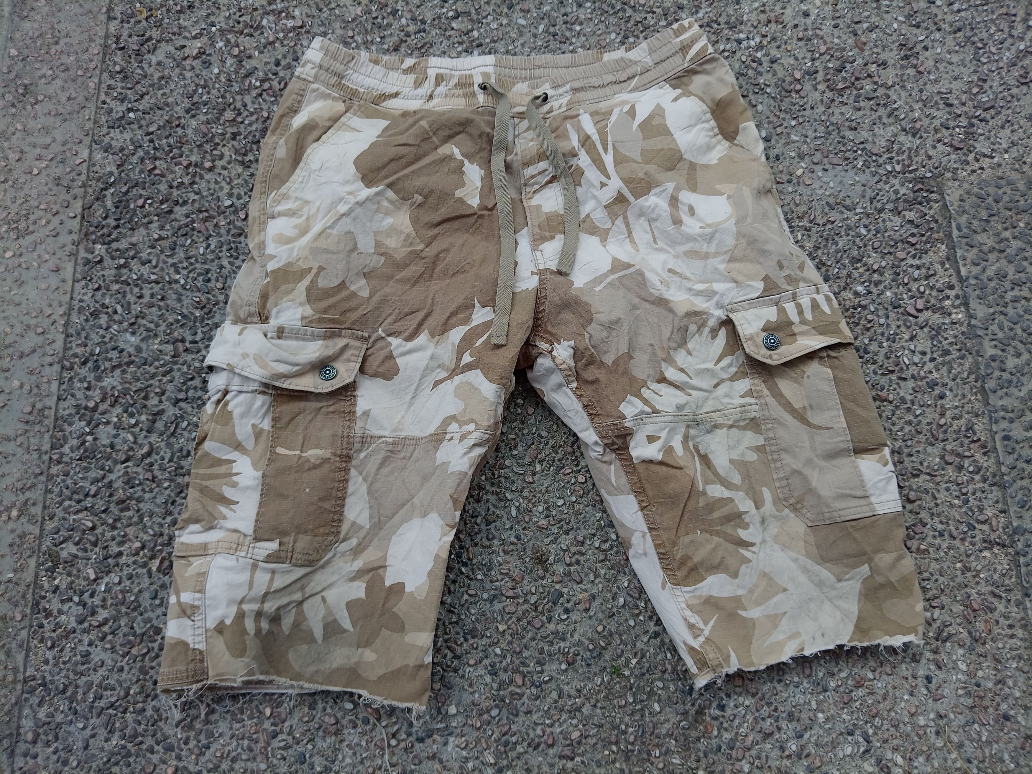 LVC × Levi's Levi's camo short pants Size US 34 / EU 50 - 1 Thumbnail