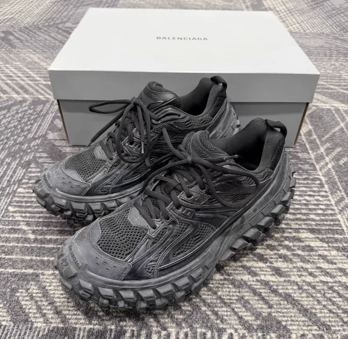 Balenciaga Balenciaga Bouncer Vintage Distressed Sneakers J42 Size US 8.5 / EU 41-42 - 2 Thumbnail