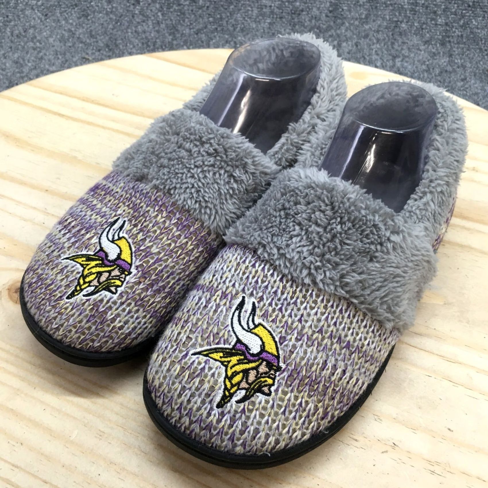 Vintage FOCO Slippers Womens 10 Gray Minnesota Vikings NFL Slip On Comfort Faux Fur Size US 10 / IT 40 - 2 Thumbnail