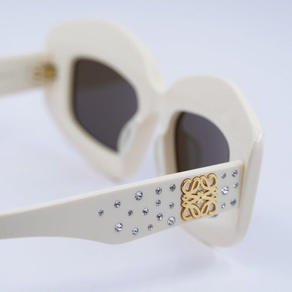 Loewe LW4114IS 25E Sunglasses Ivory Rectangle Frame, Brown Lenses Loewe LW4114IS 25E Sunglasses Ivory Recatngle Frame, Brown  main image 3