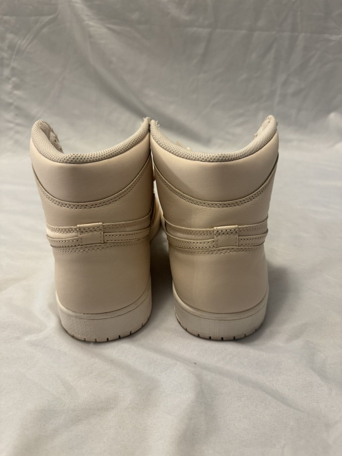 Jordan Brand Air Jordan 1 Guava Ice Size US 11 / EU 44 - 4 Thumbnail