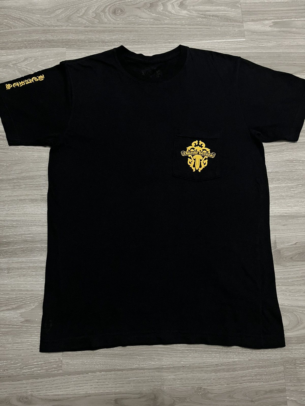 【CHROME HEARTS】V89 DAGGER L/S T-SHIRT \"NAVY/YELLOW\" chrome-hearts-yellow-dagger-