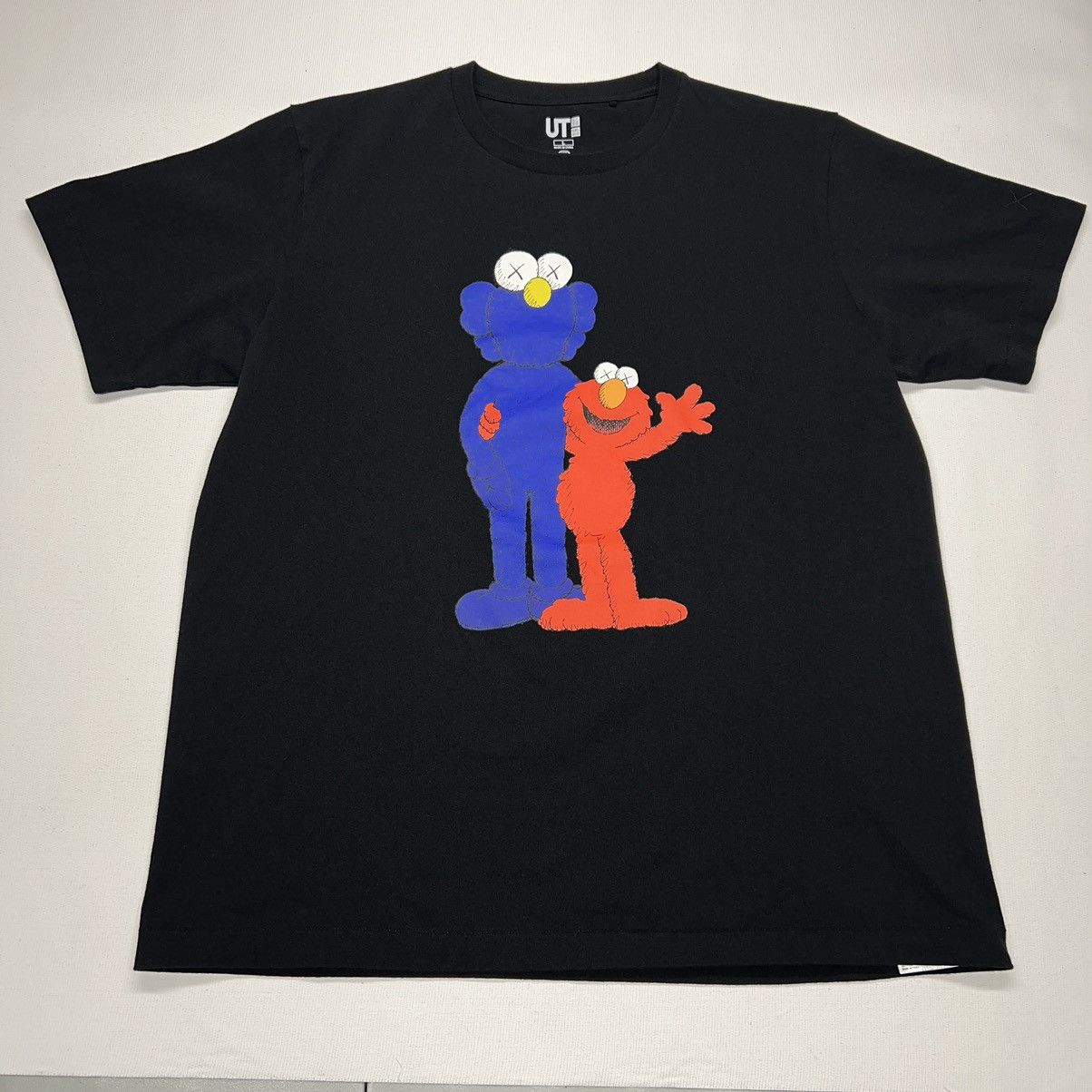 Kaws × Uniqlo Uniqlo Kaws Tee Shirt Black Sesame Street Elmo Figure Size US L / EU 52-54 / 3 - 1 Thumbnail