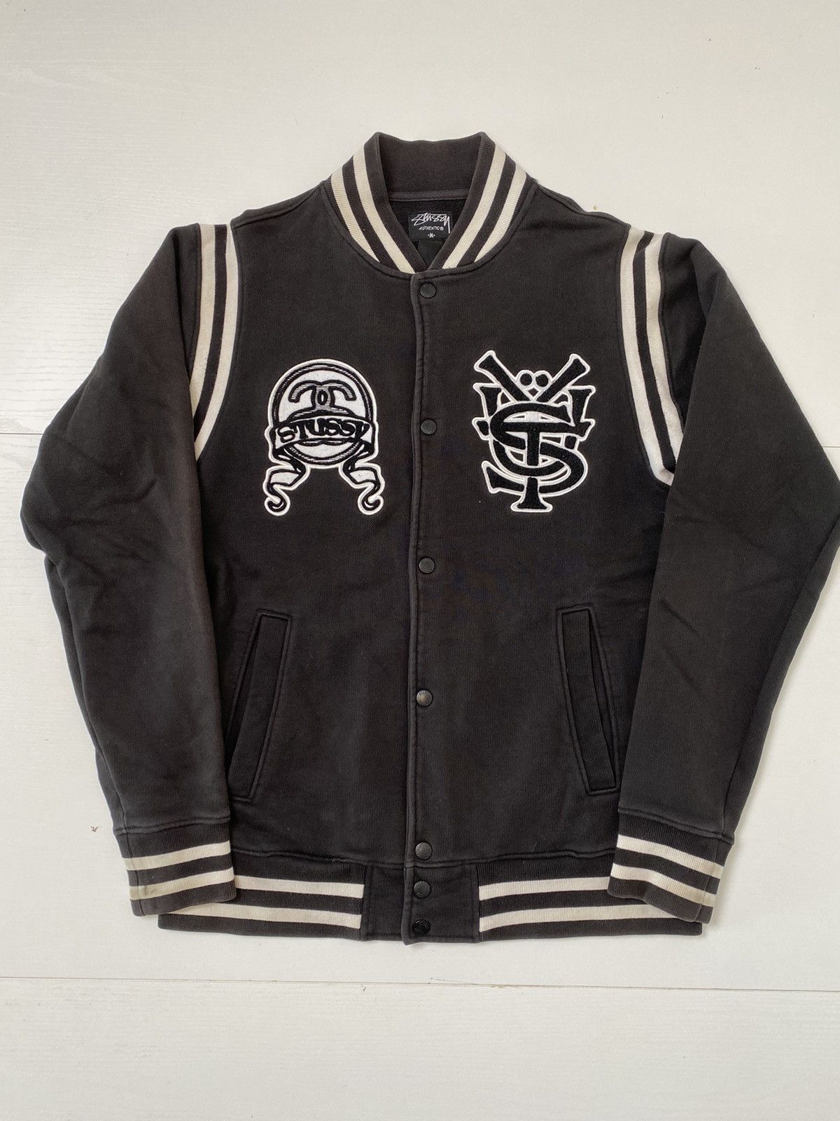 Stussy Stüssy sweatshirt, size M, black, with patch, used, Size US M / EU 48-50 / 2 - 2 Thumbnail