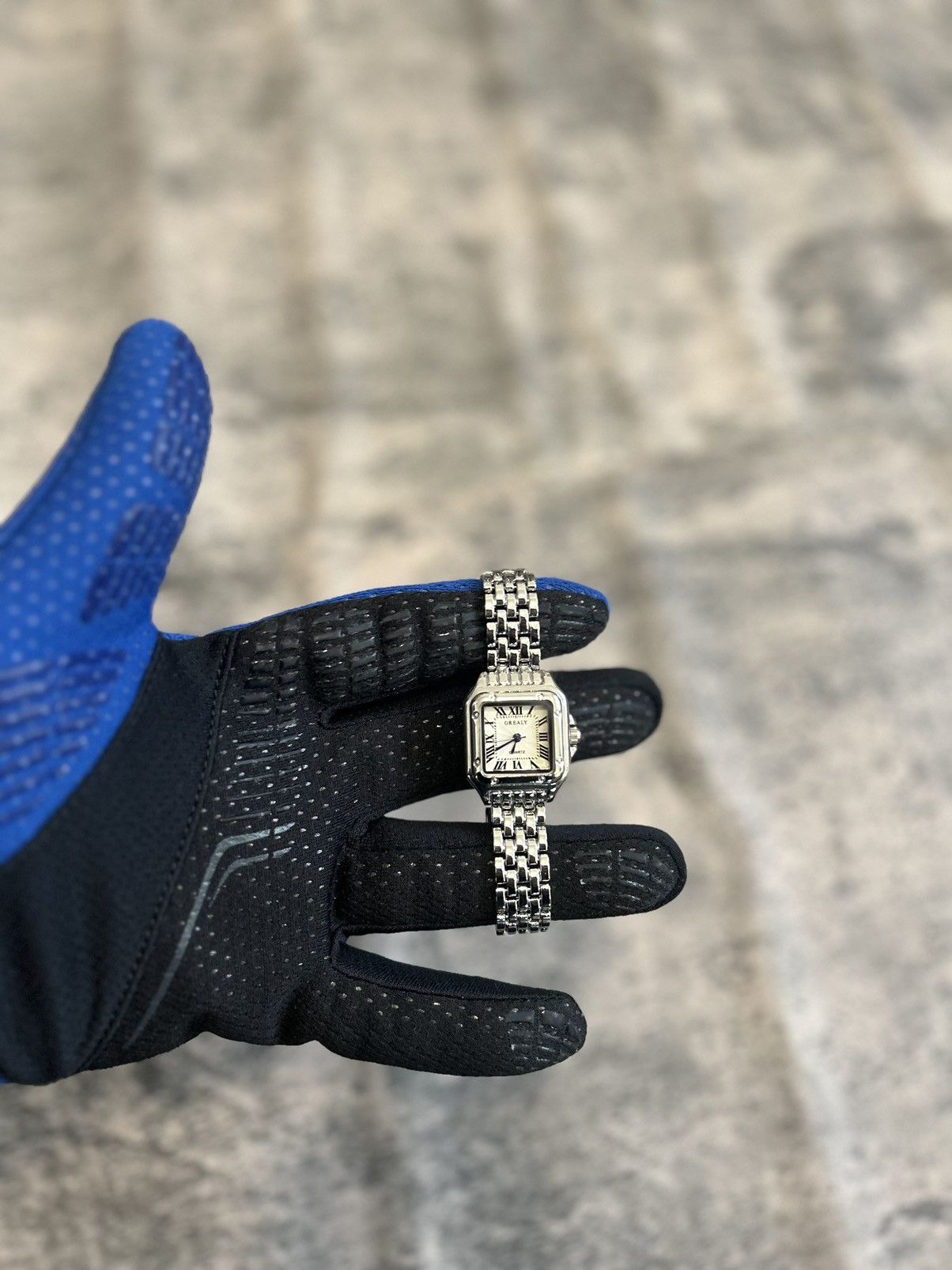Vintage Vintage 2000s Style Silver Rectangular Quartz Luxury Watch Size ONE SIZE - 3 Thumbnail