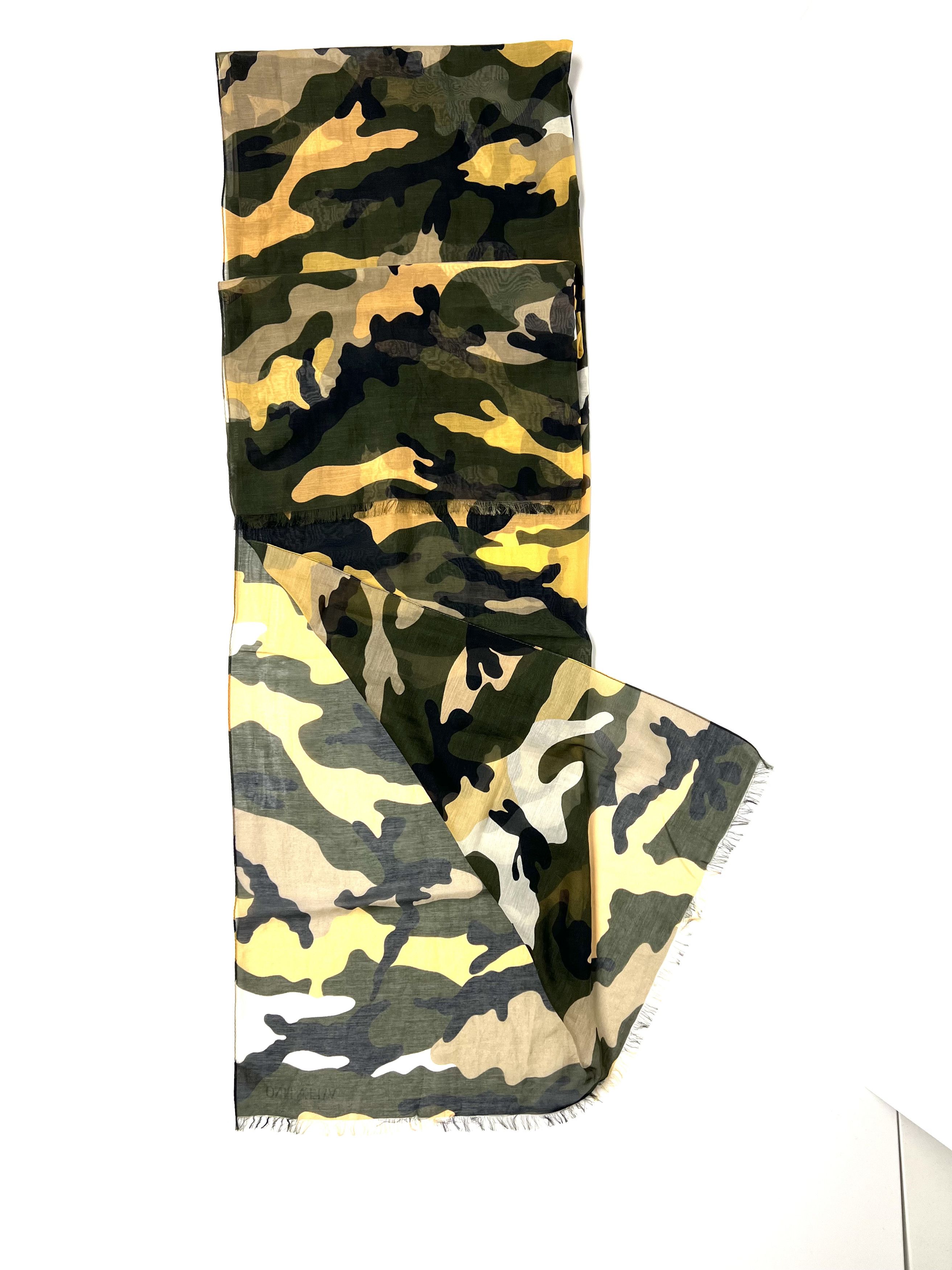 Valentino NEW, VALENTINO CAMOUFLAGE UNISEX SCARF, MADE IN ITALY Size ONE SIZE - 4 Thumbnail
