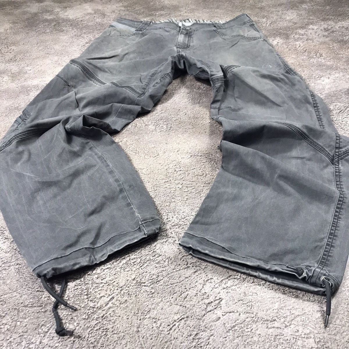 Vintage Vintage Y2K Baggy Parachute Pants Grunge Techwear Logo 34 Size 34" / US 12 / IT 48 - 1 Thumbnail