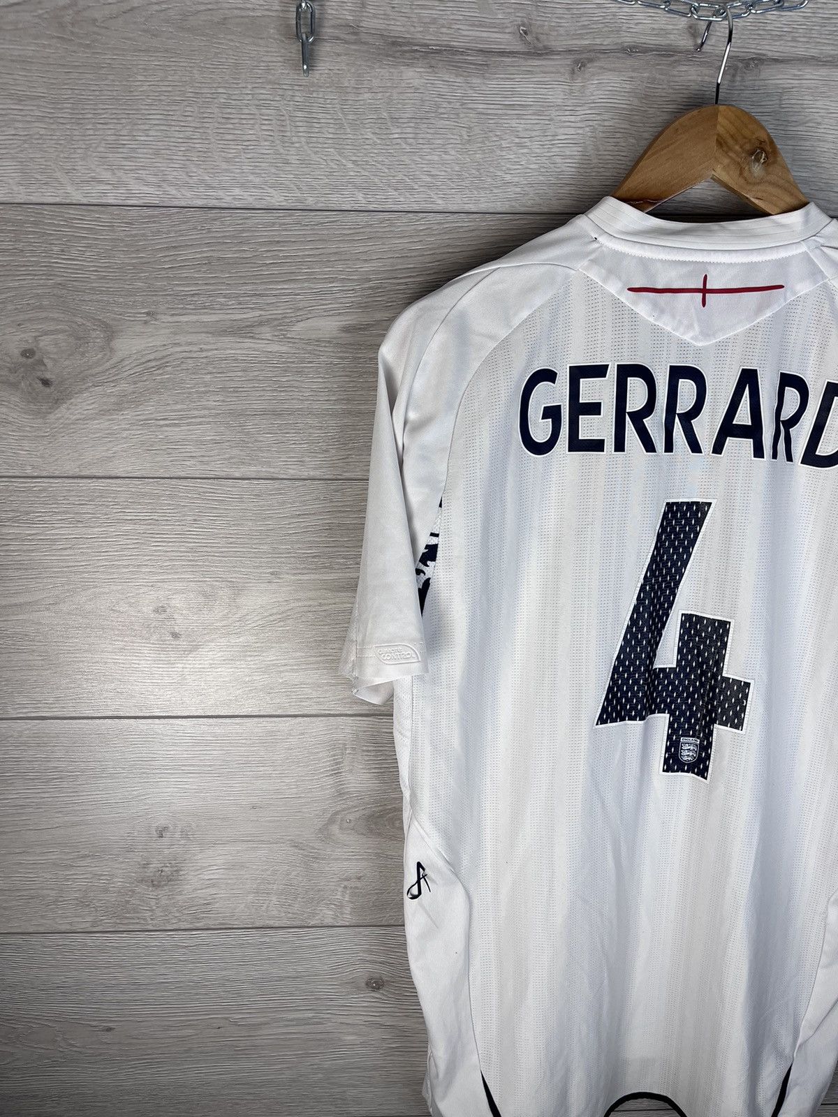 Umbro Vintage football t-shirt Umbro England #4 Gerrard size M 07s Size US M / EU 48-50 / 2 - 12 Thumbnail