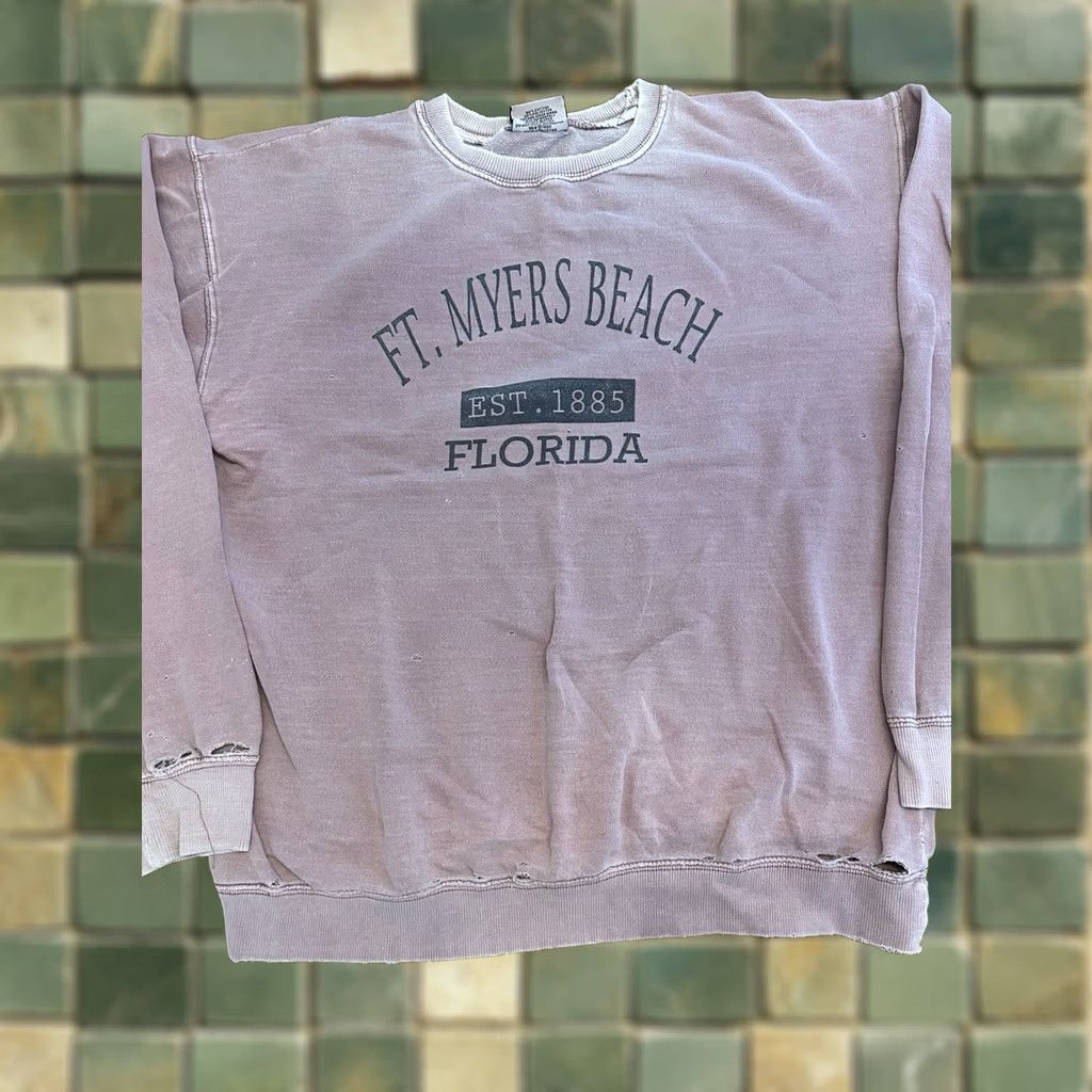Vintage VINTAGE Fort Myers Beach Florida Distressed Crewneck Sweatshirt L Red Beach Embroidered Pullover Unisex Adults Mens Womens Size US L / EU 52-54 / 3 - 1 Thumbnail