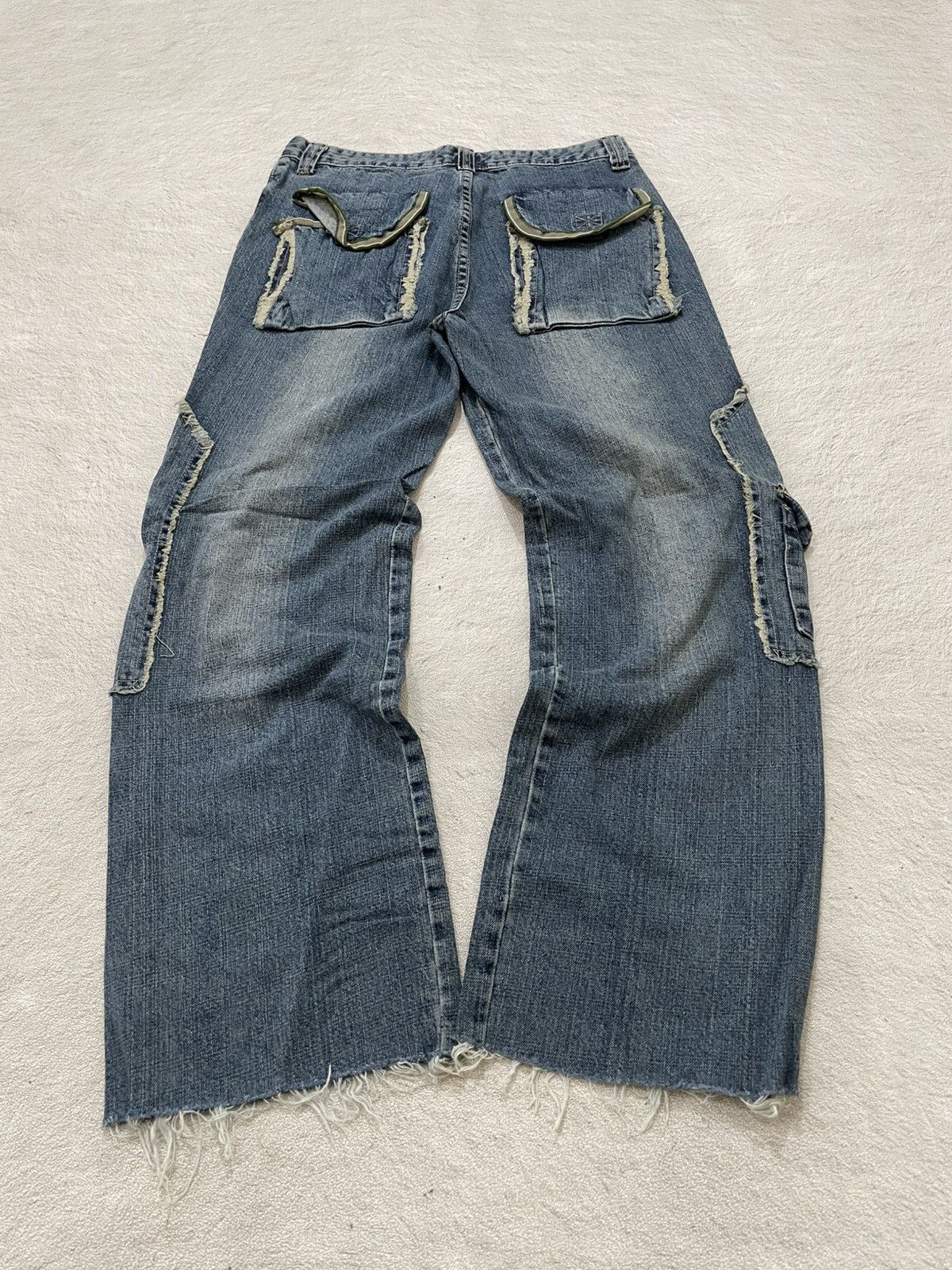 Japanese Brand 00s Japanese Cargo Pants Distressed Utility Pockets Raw Hem Size US 29 - 7 Thumbnail