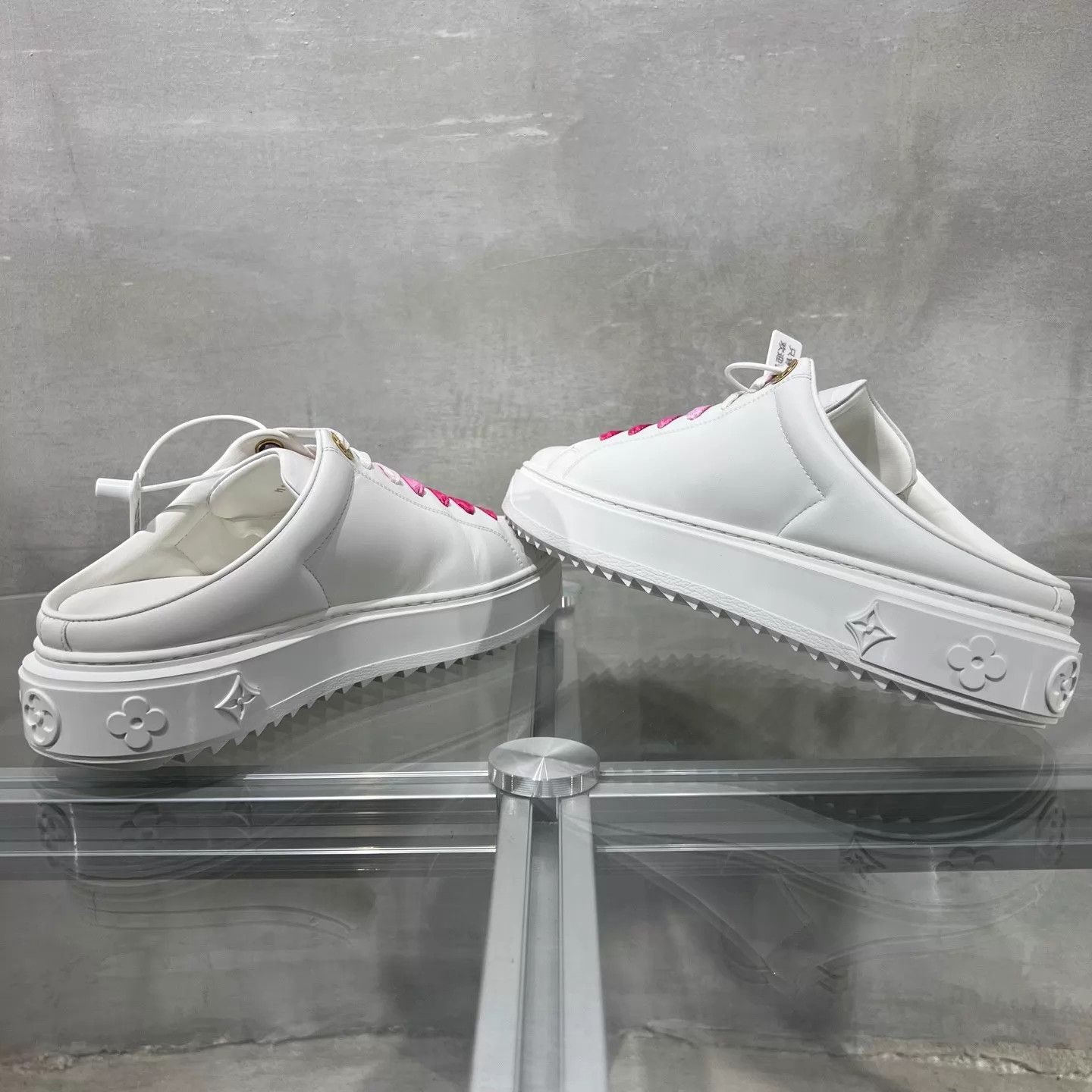 Louis Vuitton LV gradient logo platform slide white pink UK3 37 Size US 5.5 / IT 35.5 - 5 Thumbnail