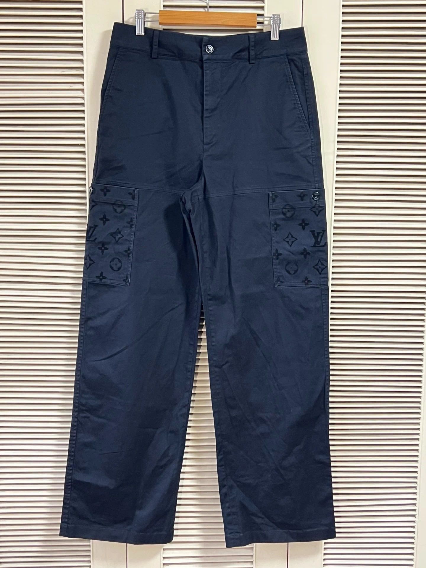 Louis Vuitton LV men's 48 black flocked monogram cargo pants Size US 32 / EU 48 - 1 Thumbnail