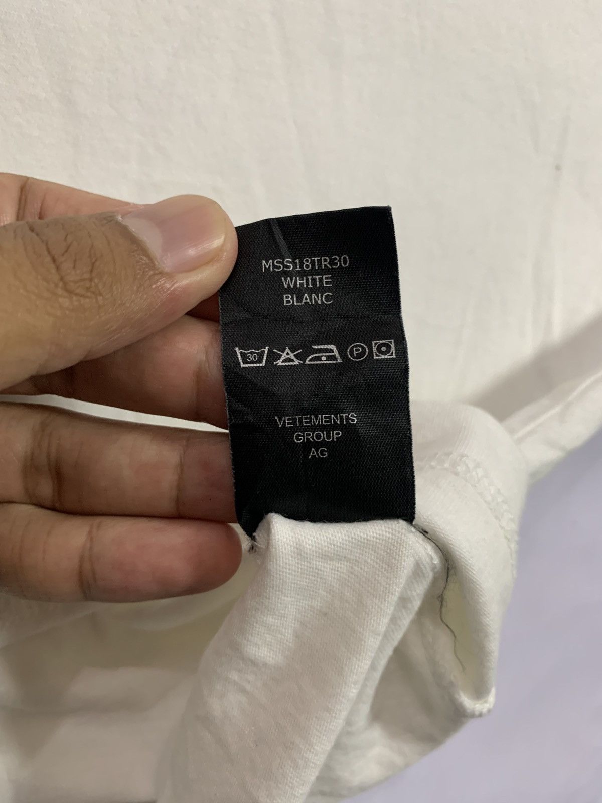 Vetements Vetements Staff Tshirt Size US M / EU 48-50 / 2 - 9 Thumbnail