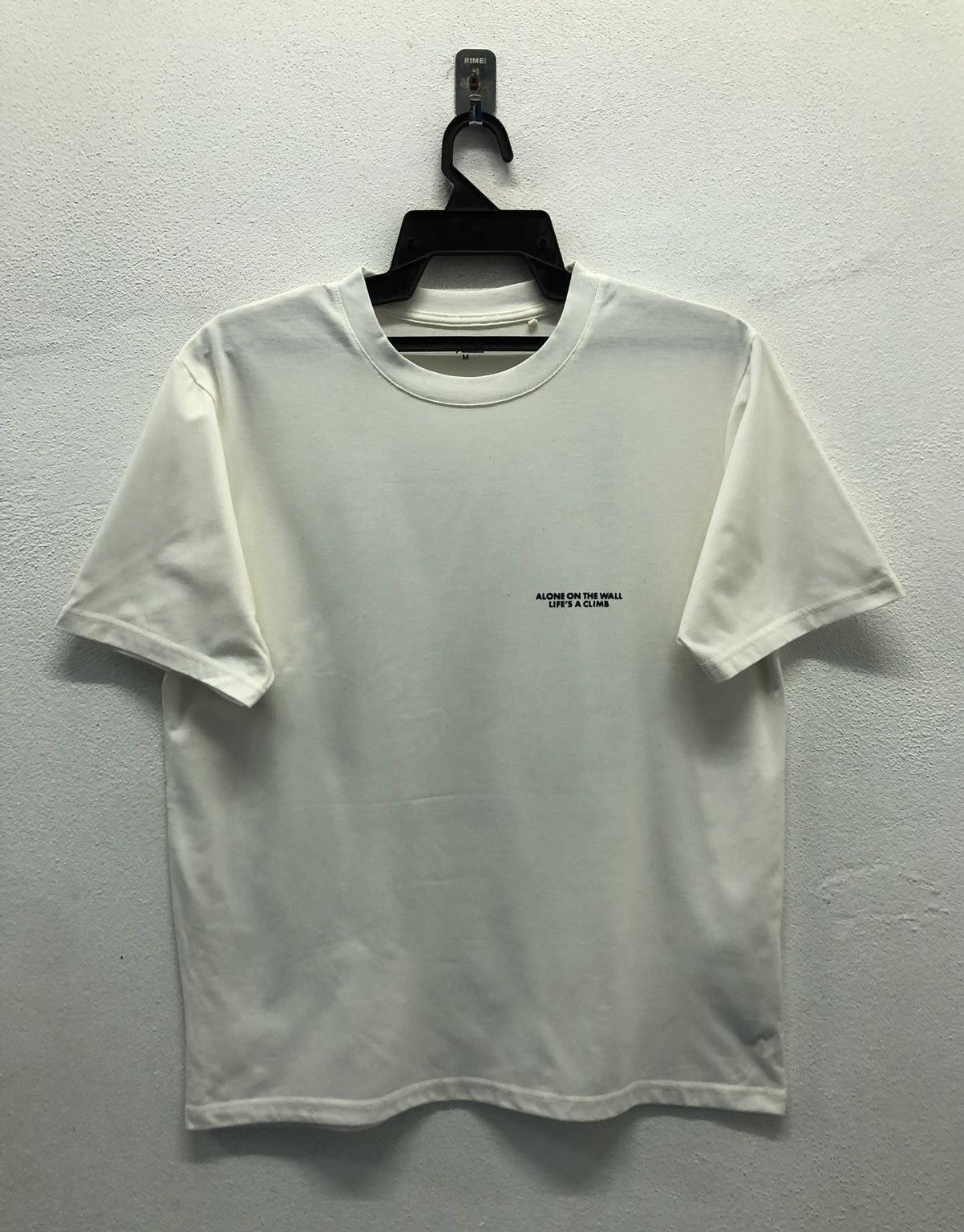GU GU Active Alone On The Wall Life's A Climb T-Shirt Size US M / EU 48-50 / 2 - 2 Thumbnail