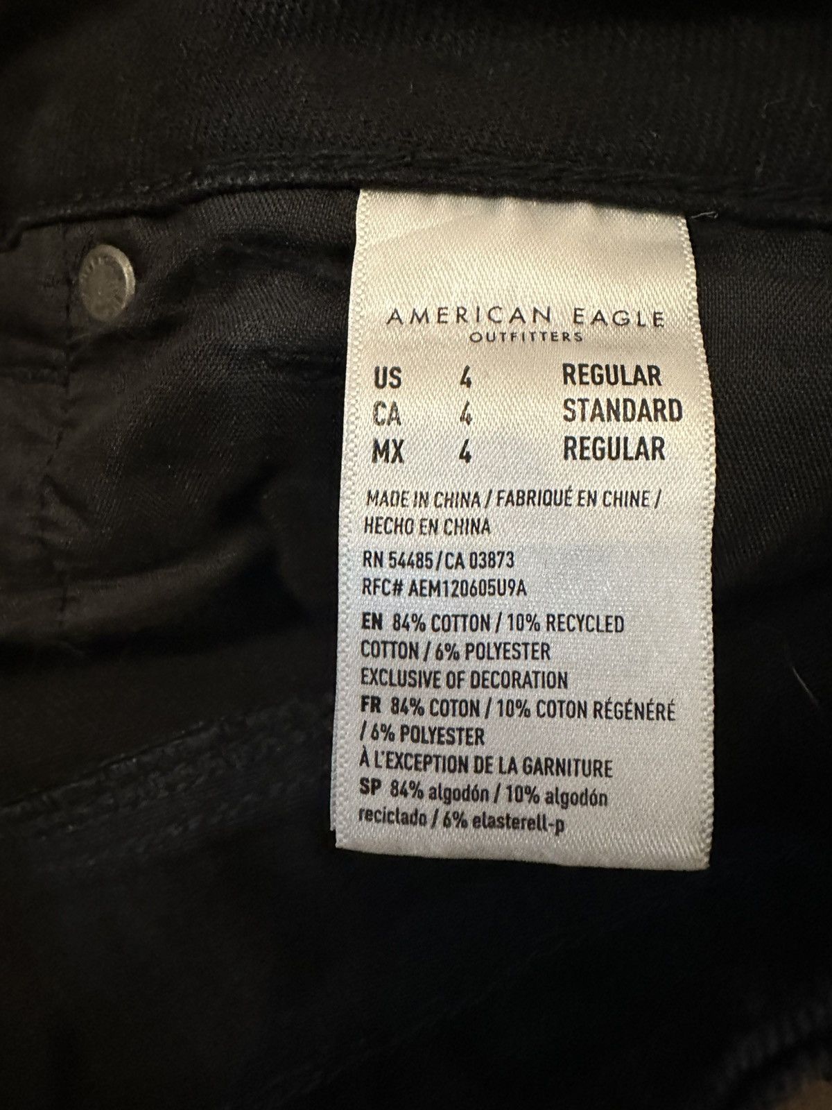 American Eagle Outfitters American Eagle Black Distressed Mom Jeans Size 4 Size 27" / US 4 / IT 40 - 7 Thumbnail