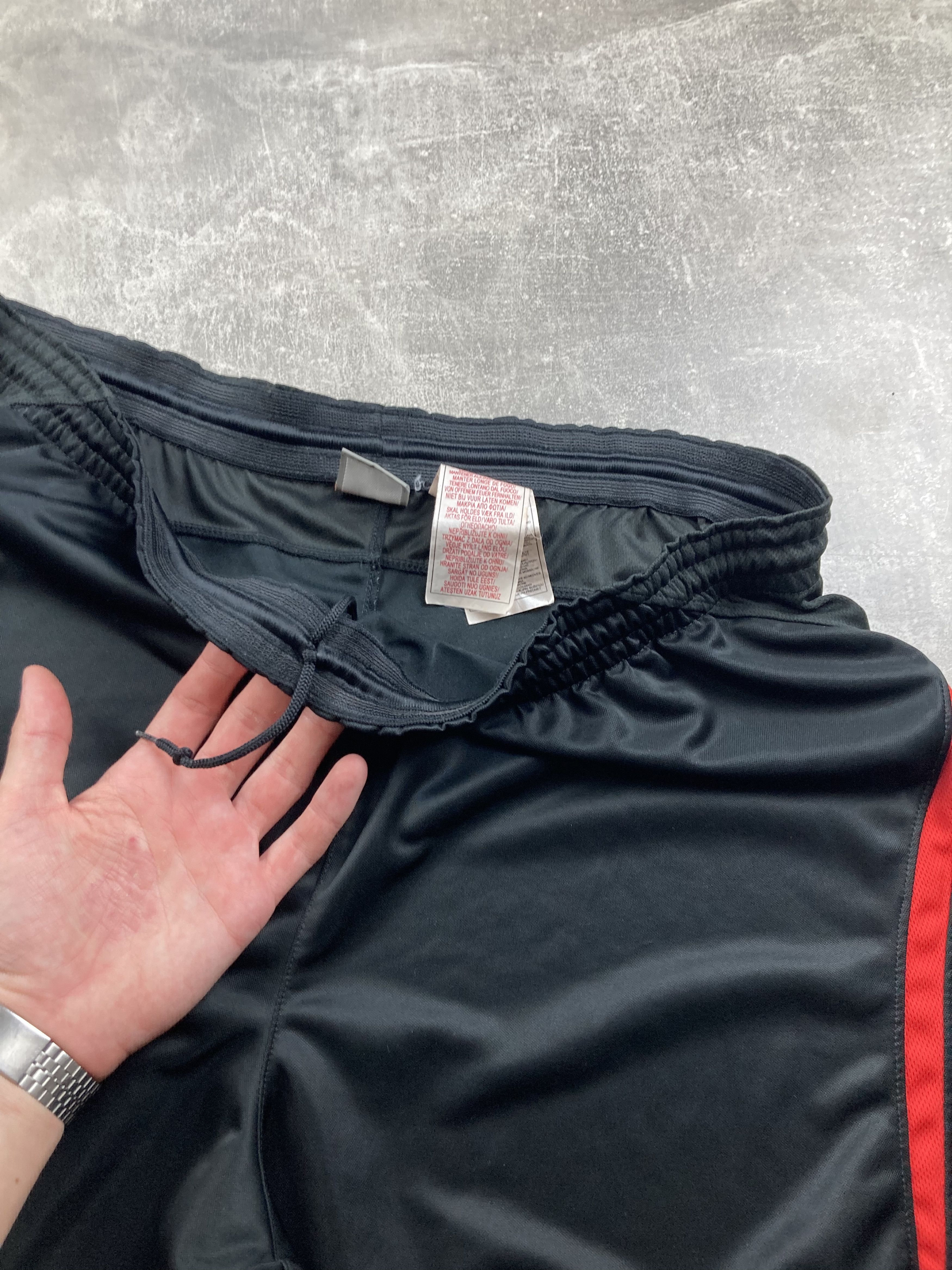 Nike Vintage Nike 90s Black Training Shorts Size US 34 / EU 50 - 7 Thumbnail