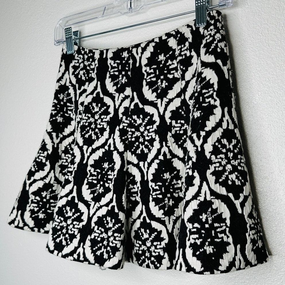 Other Lovers + Friends Tatum Black & White Jacquard Mini Skirt XS Size 23" - 2 Thumbnail