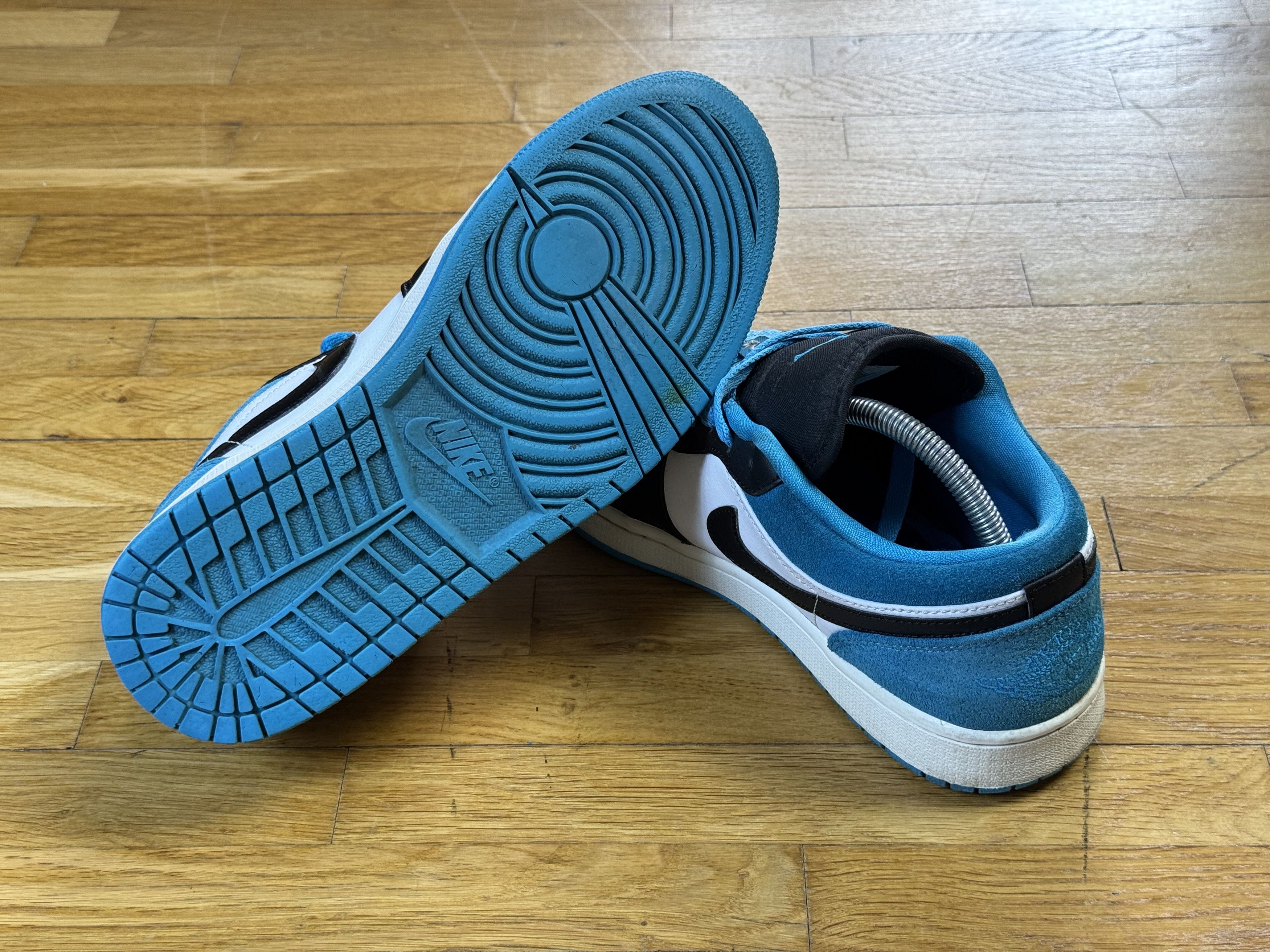 Nike Shoe NIKE AIR JORDAN 1 Low SE Size US 8.5 / EU 41-42 - 5 Thumbnail