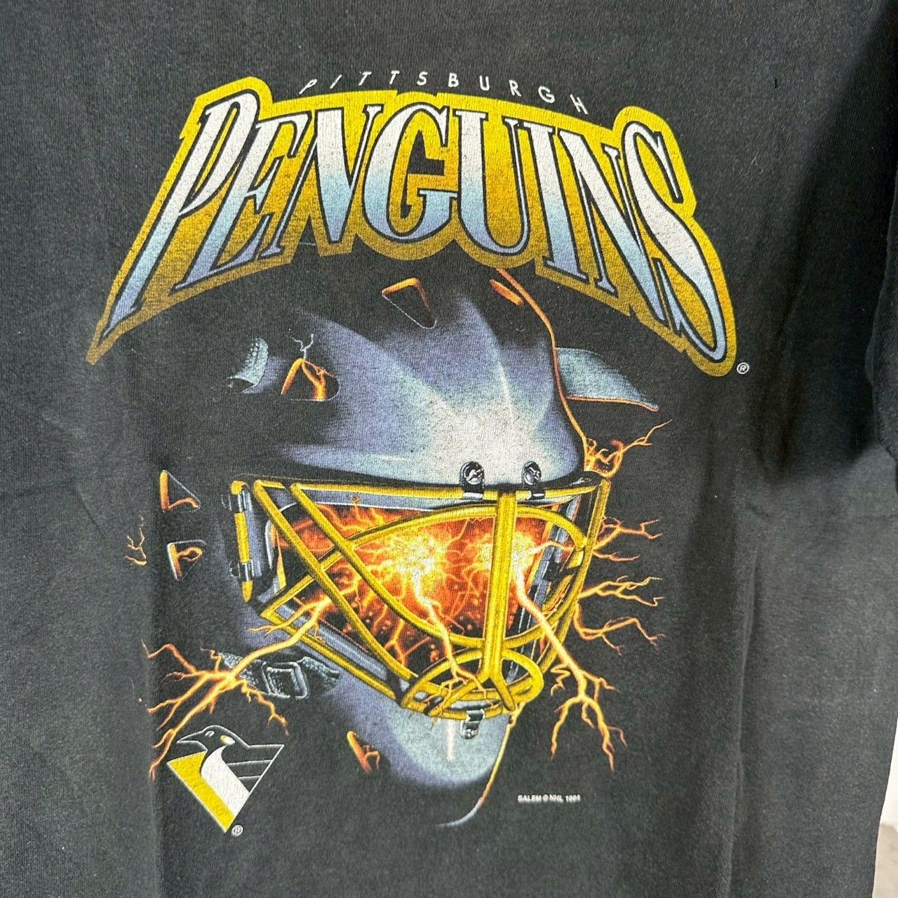 Vintage Vtg 1994 Pittsburgh Penguins Lightning Helmet NHL T-shirt Size US M / EU 48-50 / 2 - 2 Thumbnail