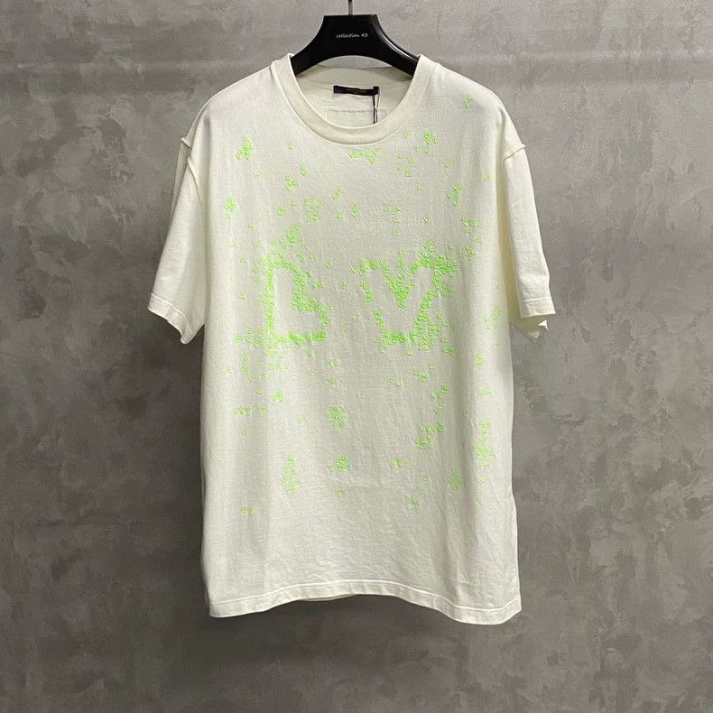 Louis Vuitton Louis Vuitton size 4l White and green airplane embroidered Size US M / EU 48-50 / 2 - 1 Thumbnail