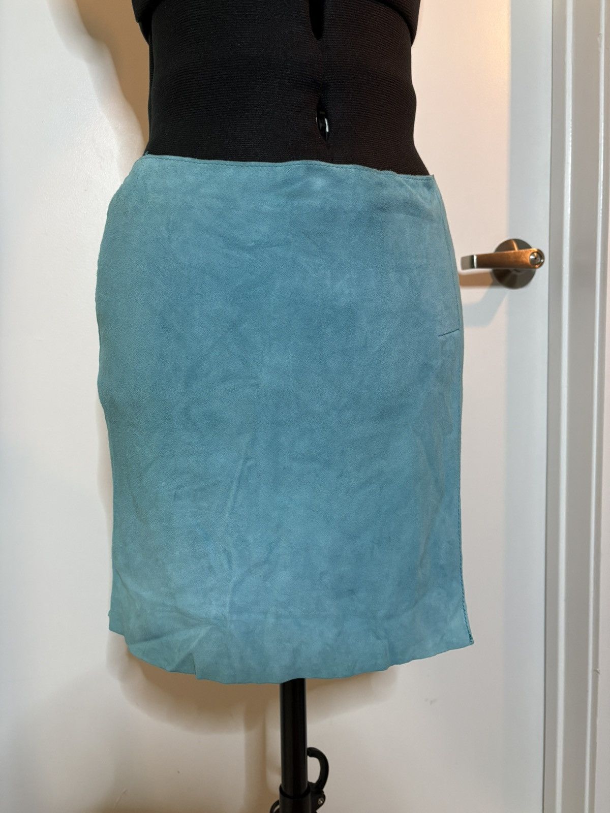 Dolce & Gabbana Blue suede dolce and gabana skirt Size 32" / US 10 / IT 46 - 2 Thumbnail