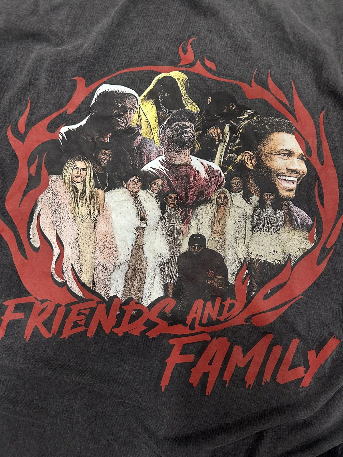 Vintage Ye Friends and Family tee Size US XL / EU 56 / 4 - 4 Thumbnail