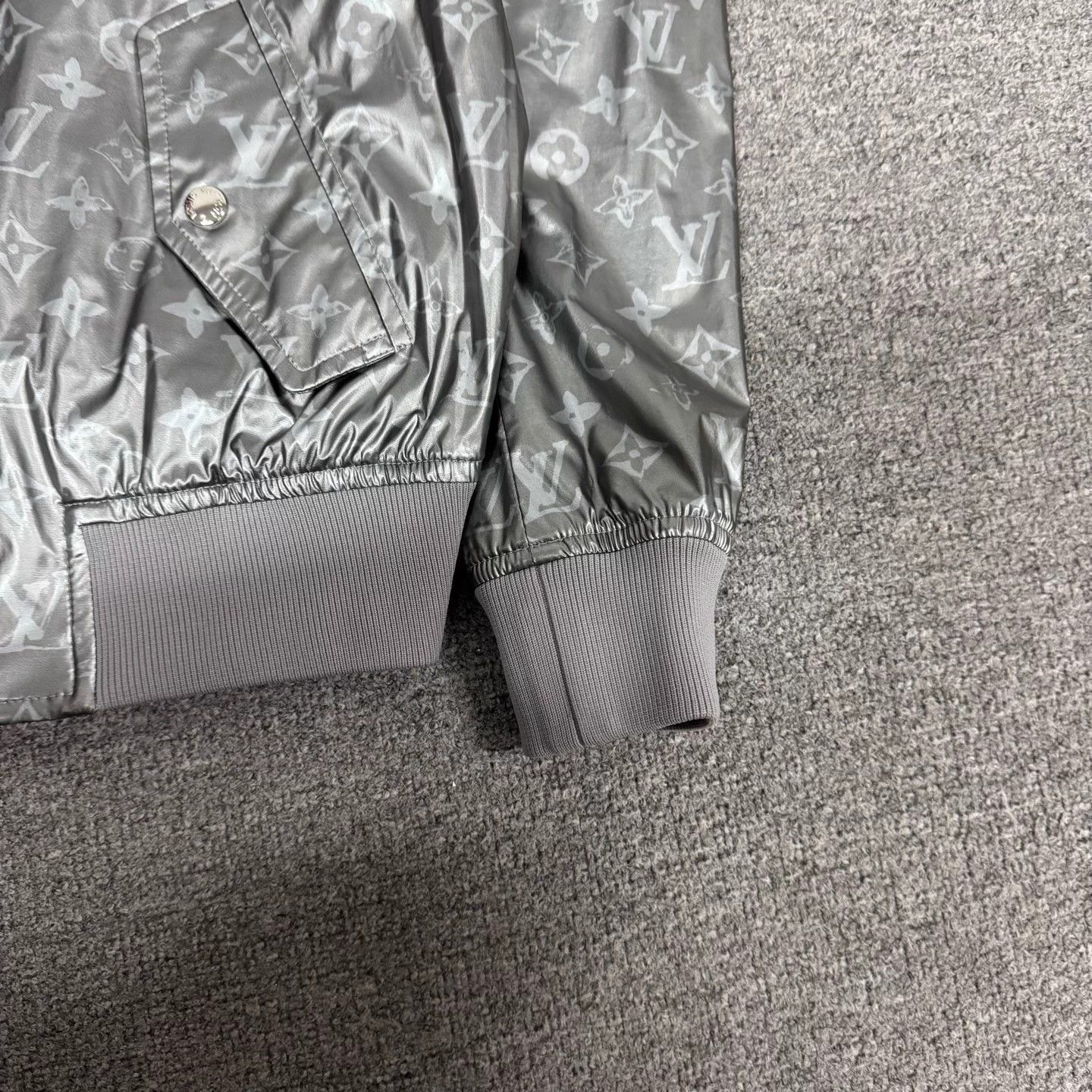 Louis Vuitton LV metallic silver allover logo jkt 36 new tags Size US S / EU 44-46 / 1 - 5 Thumbnail