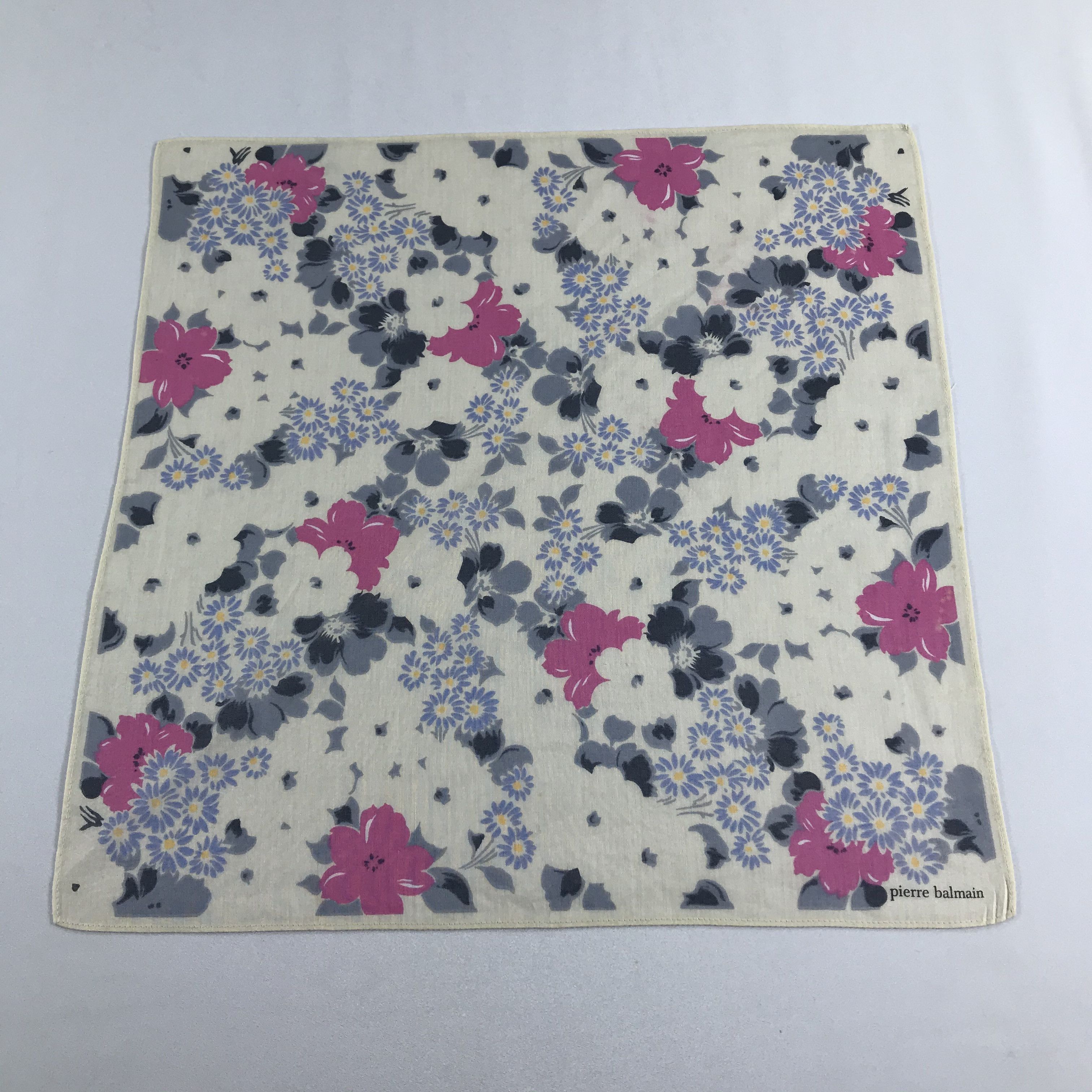 Pierre Balmain Pierre Balmain Handkerchief Neckerchief Bandana H1068 Size ONE SIZE - 2 Thumbnail
