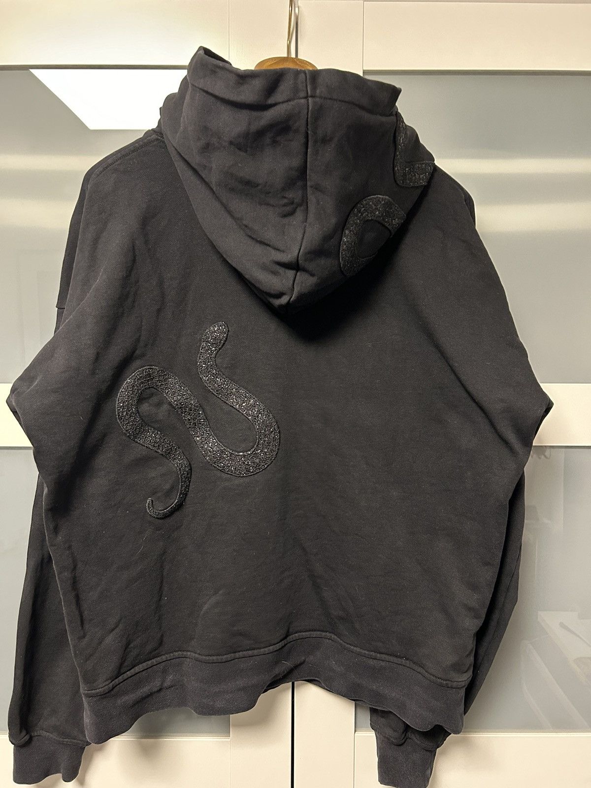 Amiri Amiri snake hoodie black | Grailed