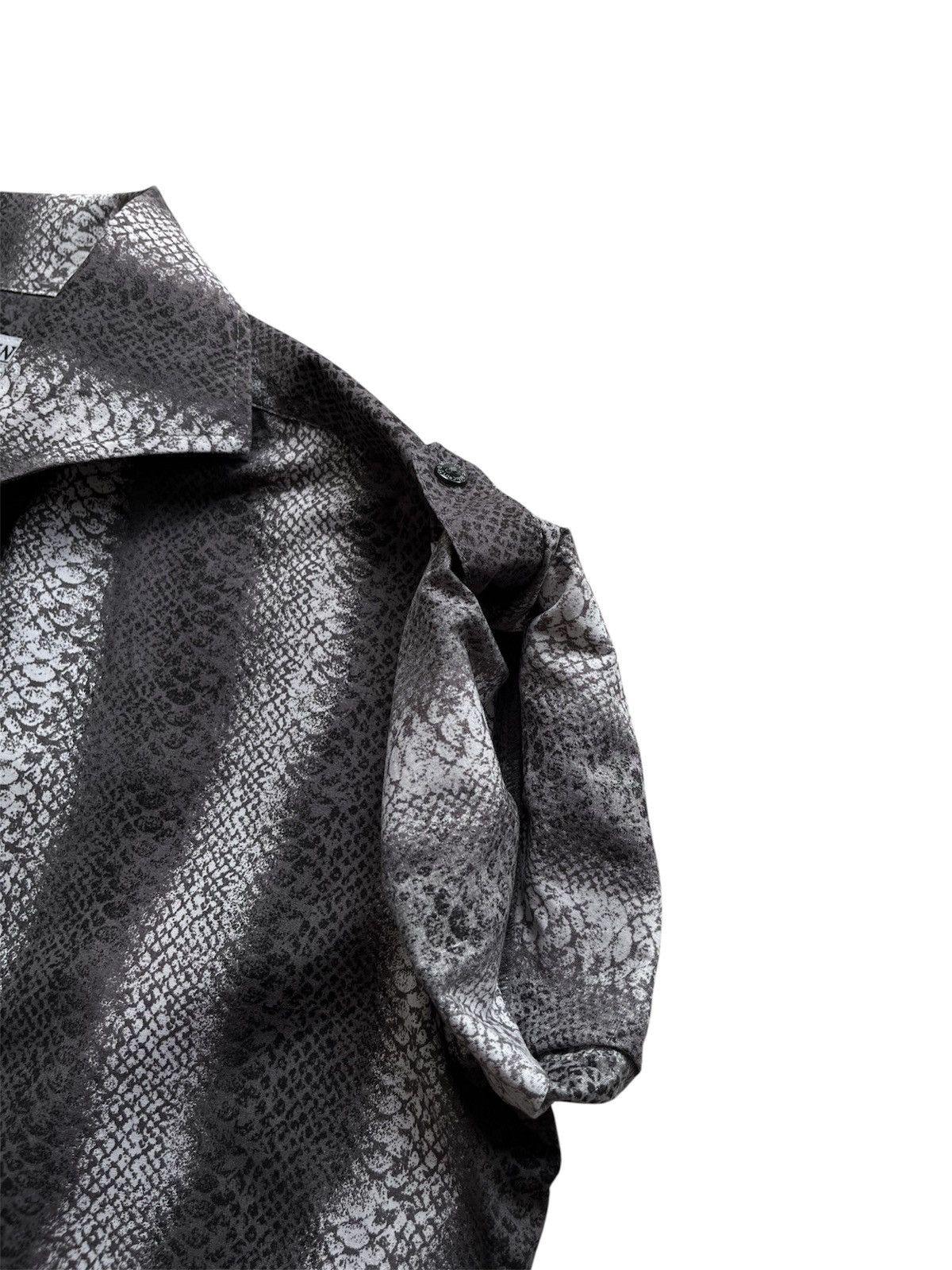 In The Attic In the attic growth snake print shirt punk style Size US M / EU 48-50 / 2 - 6 Thumbnail