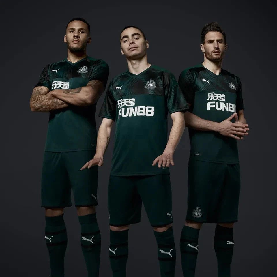 Puma NEWCASTLE UNITED 2019 2020 AWAY FOOTBALL SHIRT SOCCER JERSEY Size US L / EU 52-54 / 3 - 10 Thumbnail