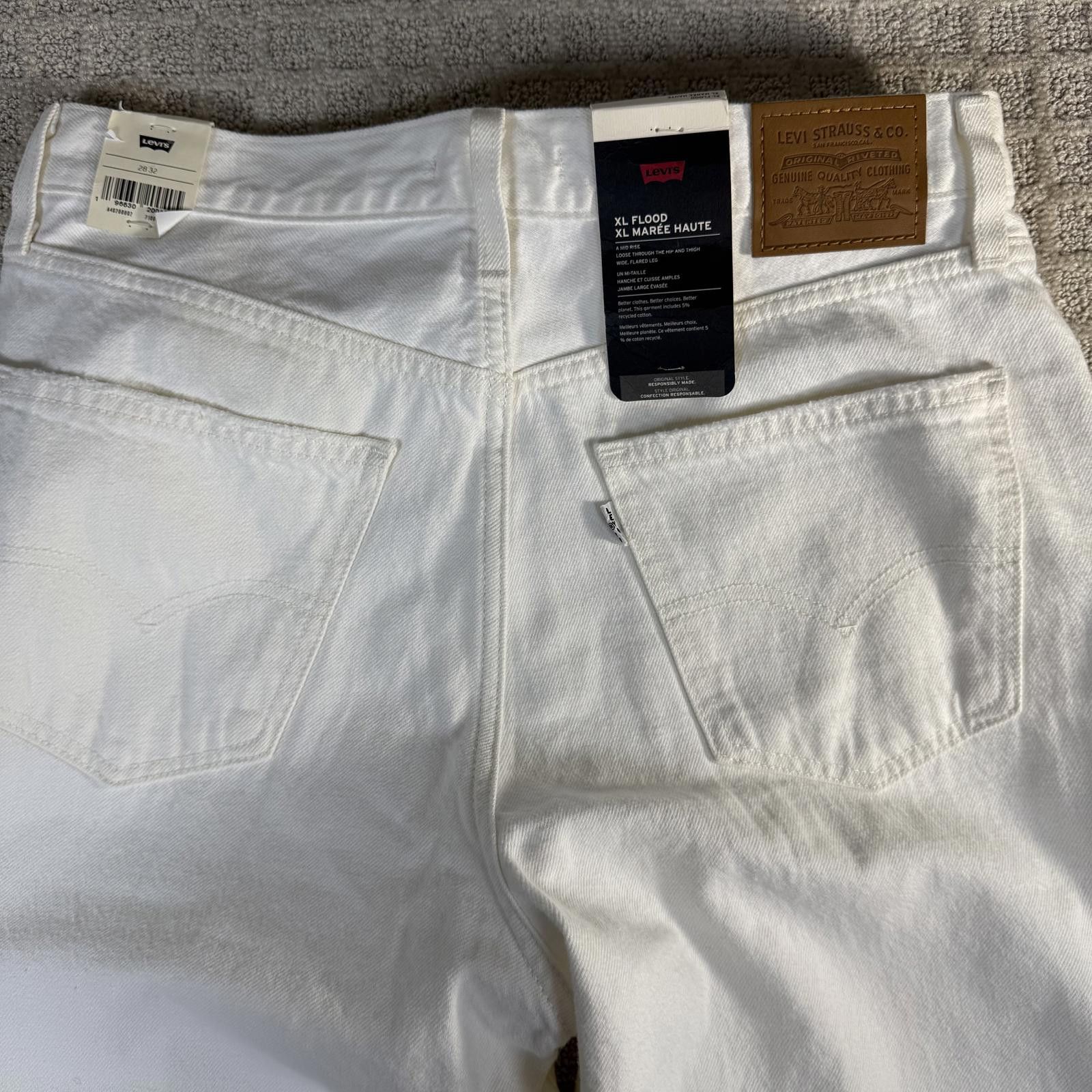 Levi’s XL Flood White Wide Leg Jeans 32x32 NWT