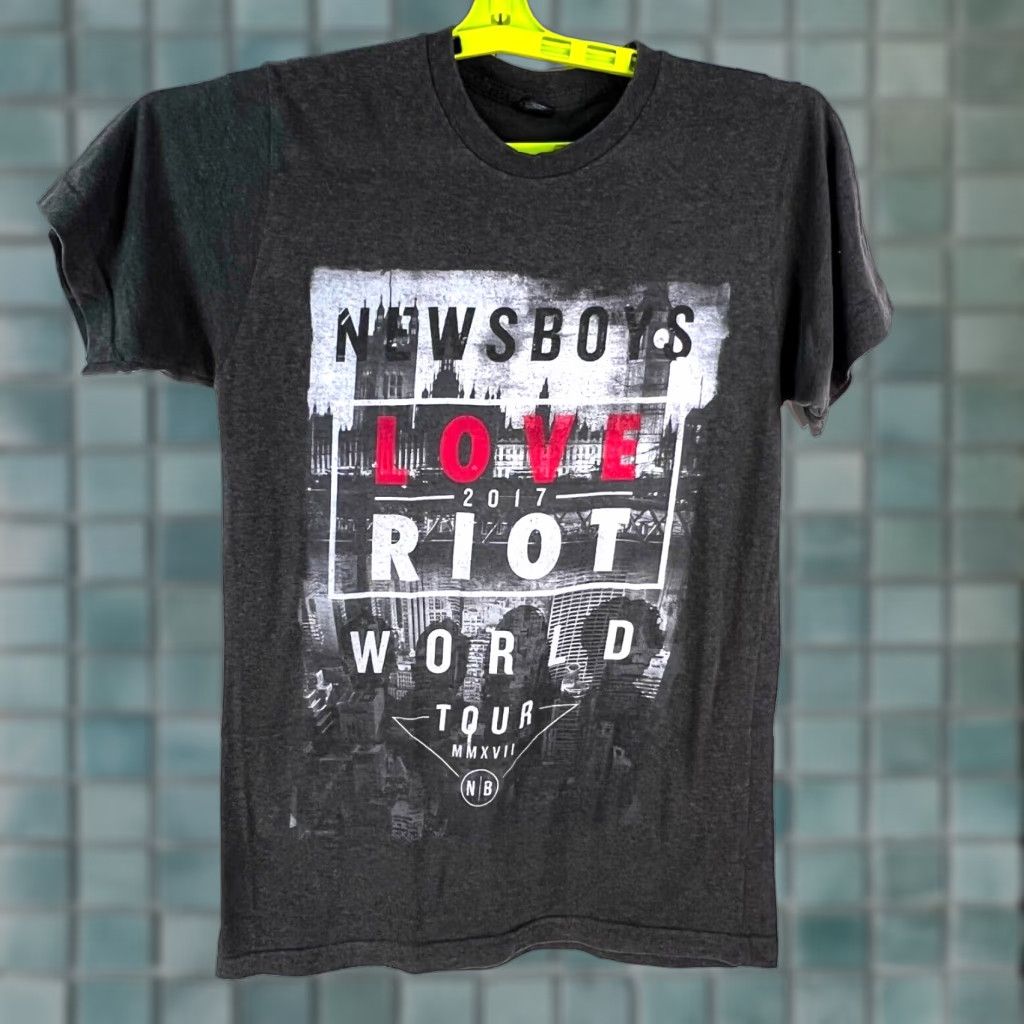 Vintage VINTAGE News Boys Love Riot Men's 2017 World Tour Graphic Print Black T-Shirt Size S Size US S / EU 44-46 / 1 - 1 Thumbnail