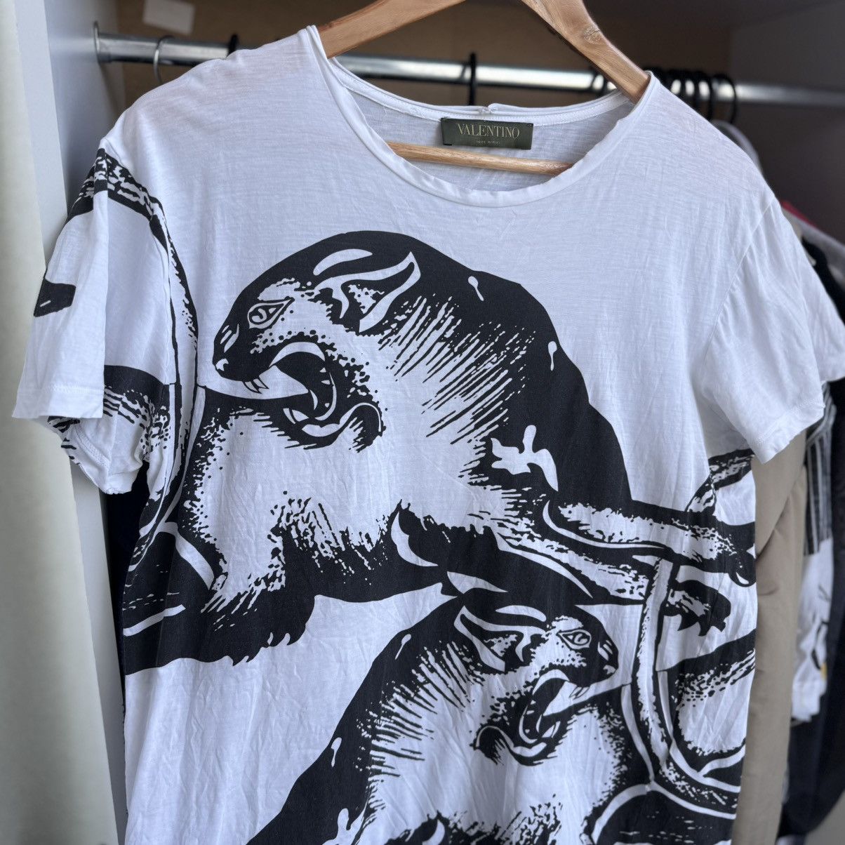 Valentino Valentino White Panther Garavani All Over Print Tee Shirt Size US S / EU 44-46 / 1 - 4 Thumbnail